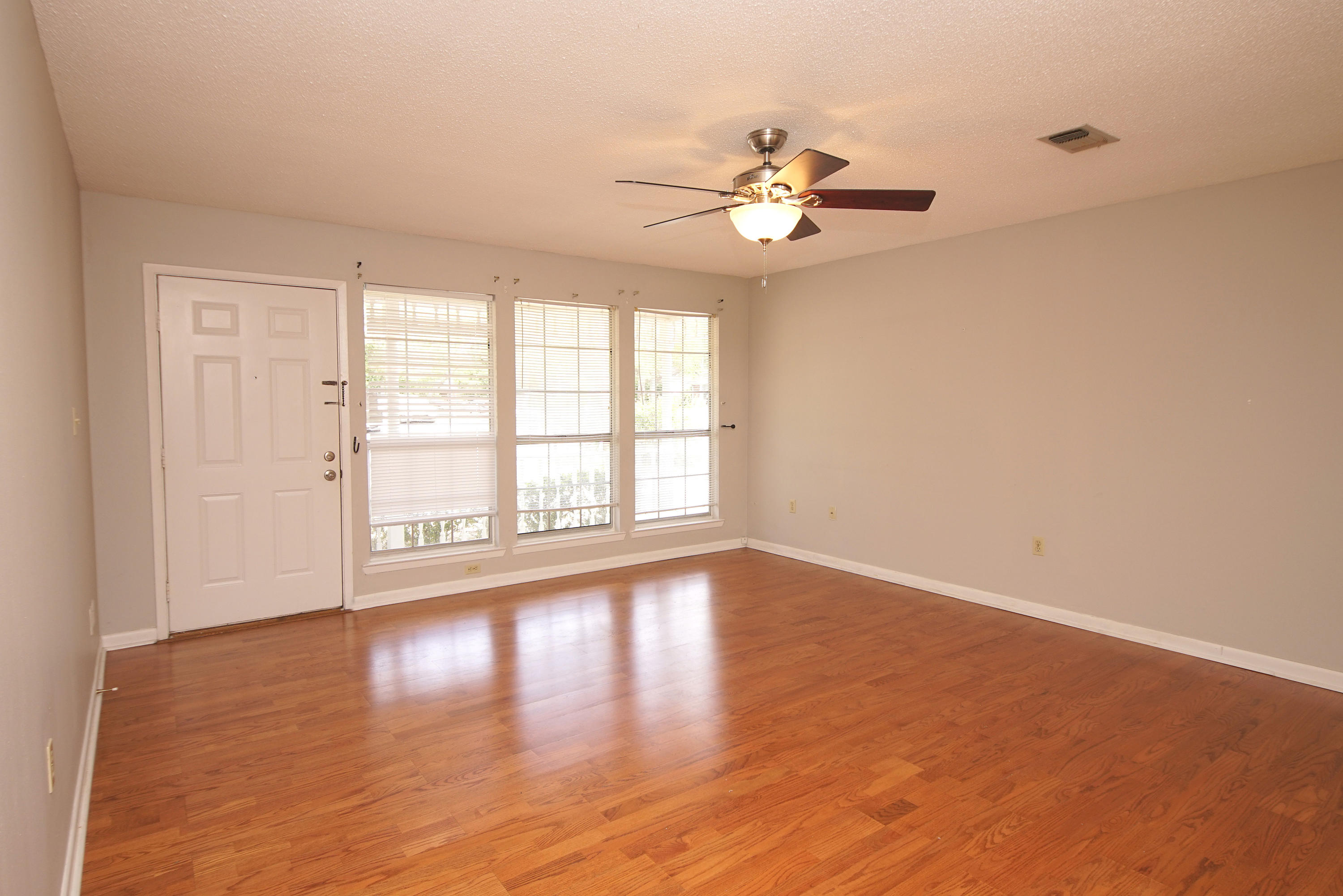 CREEKSIDE - Residential