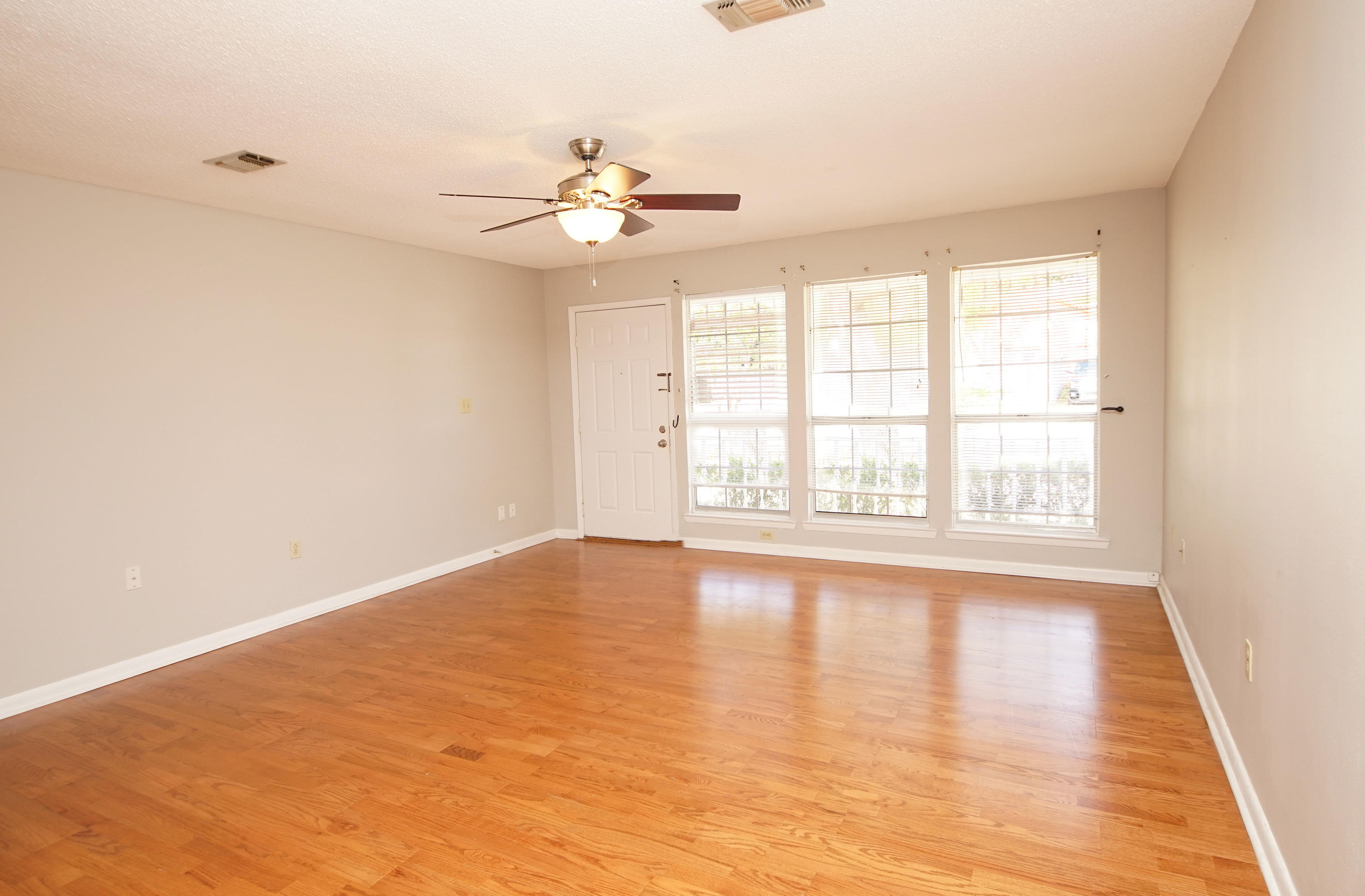 CREEKSIDE - Residential