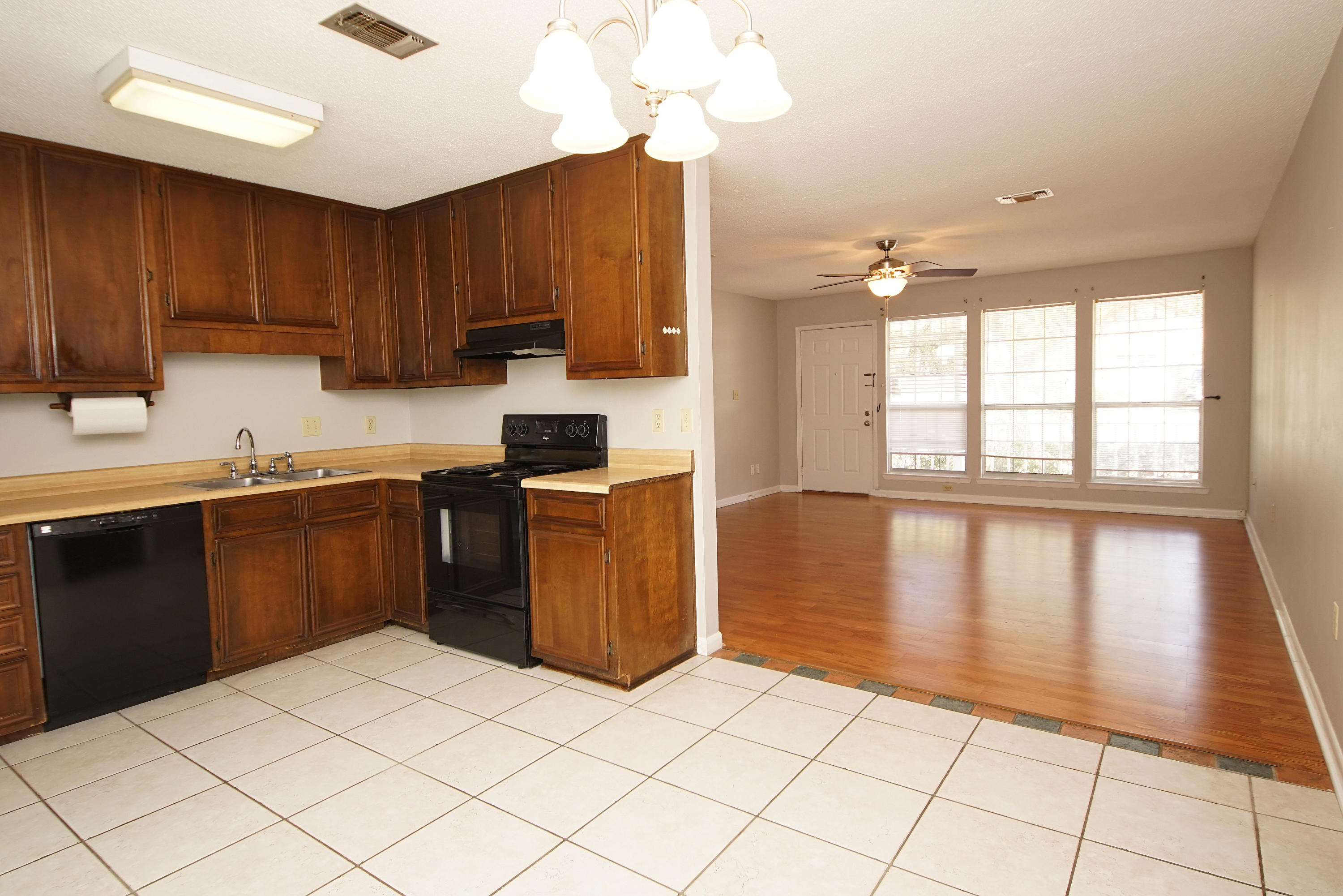 CREEKSIDE - Residential