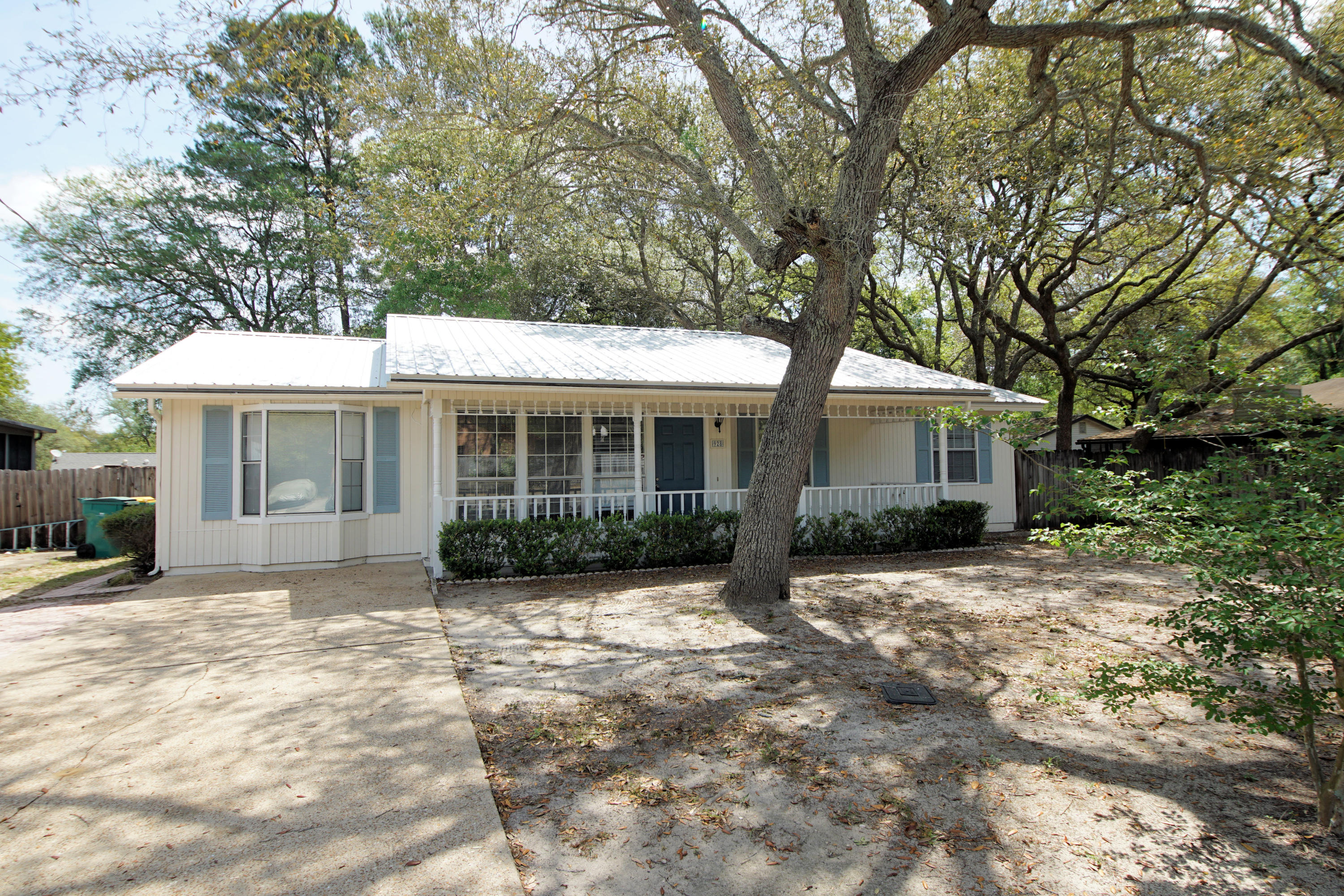 CREEKSIDE - Residential