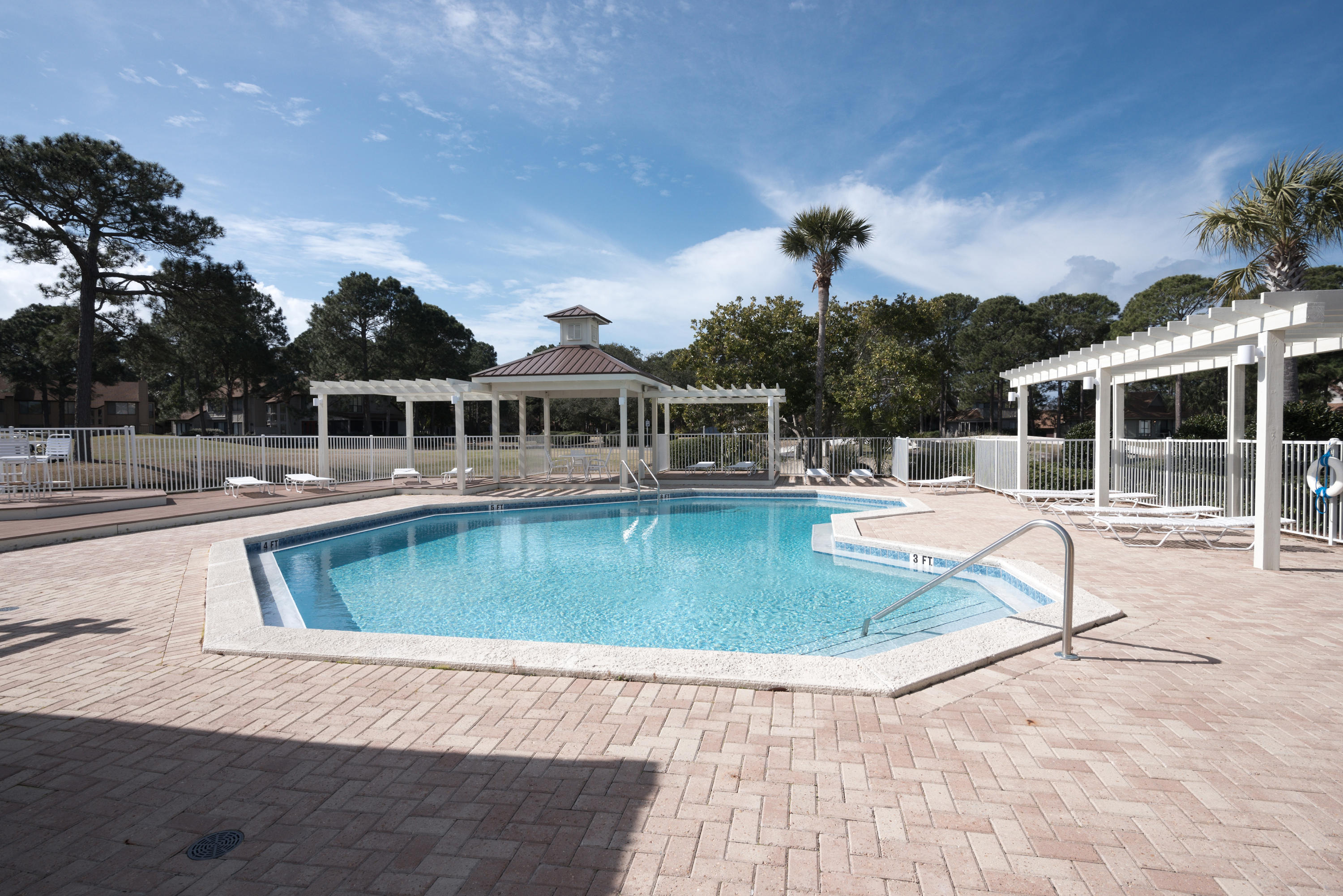 PLAYERS CLUB ON THE BAY THE - Residential