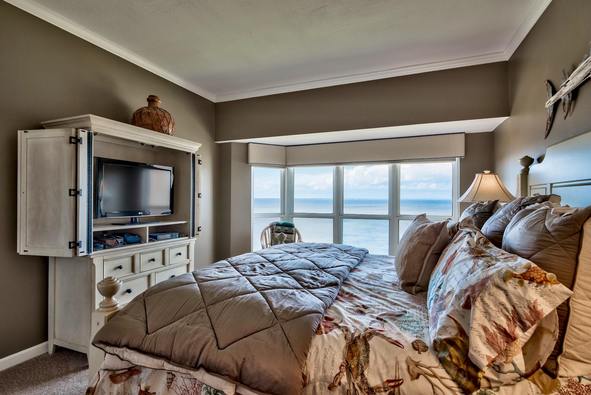 PLAYERS CLUB ON THE BAY THE - Residential