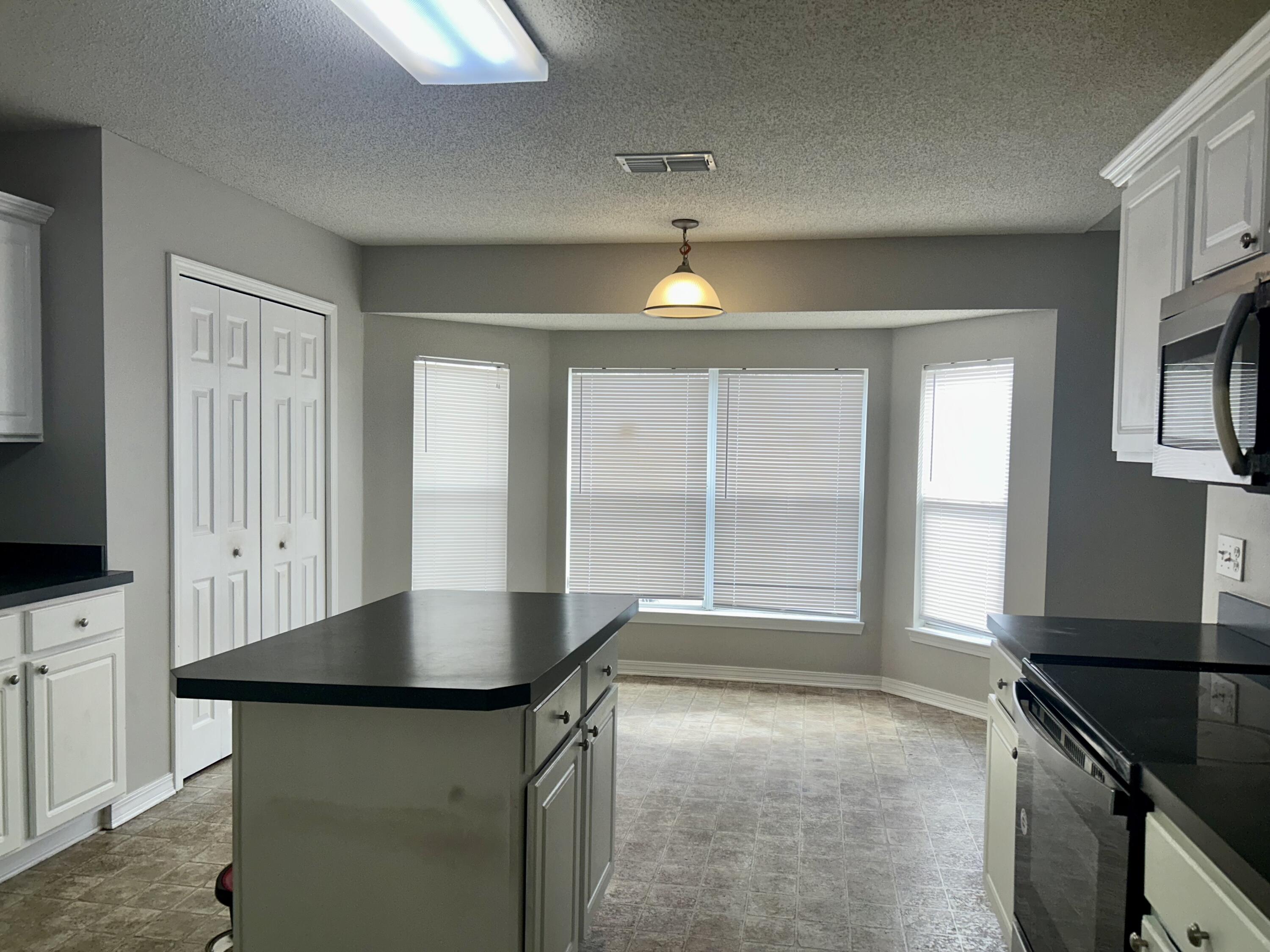 COUNTRYVIEW ESTATES 10TH ADDN - Residential Lease