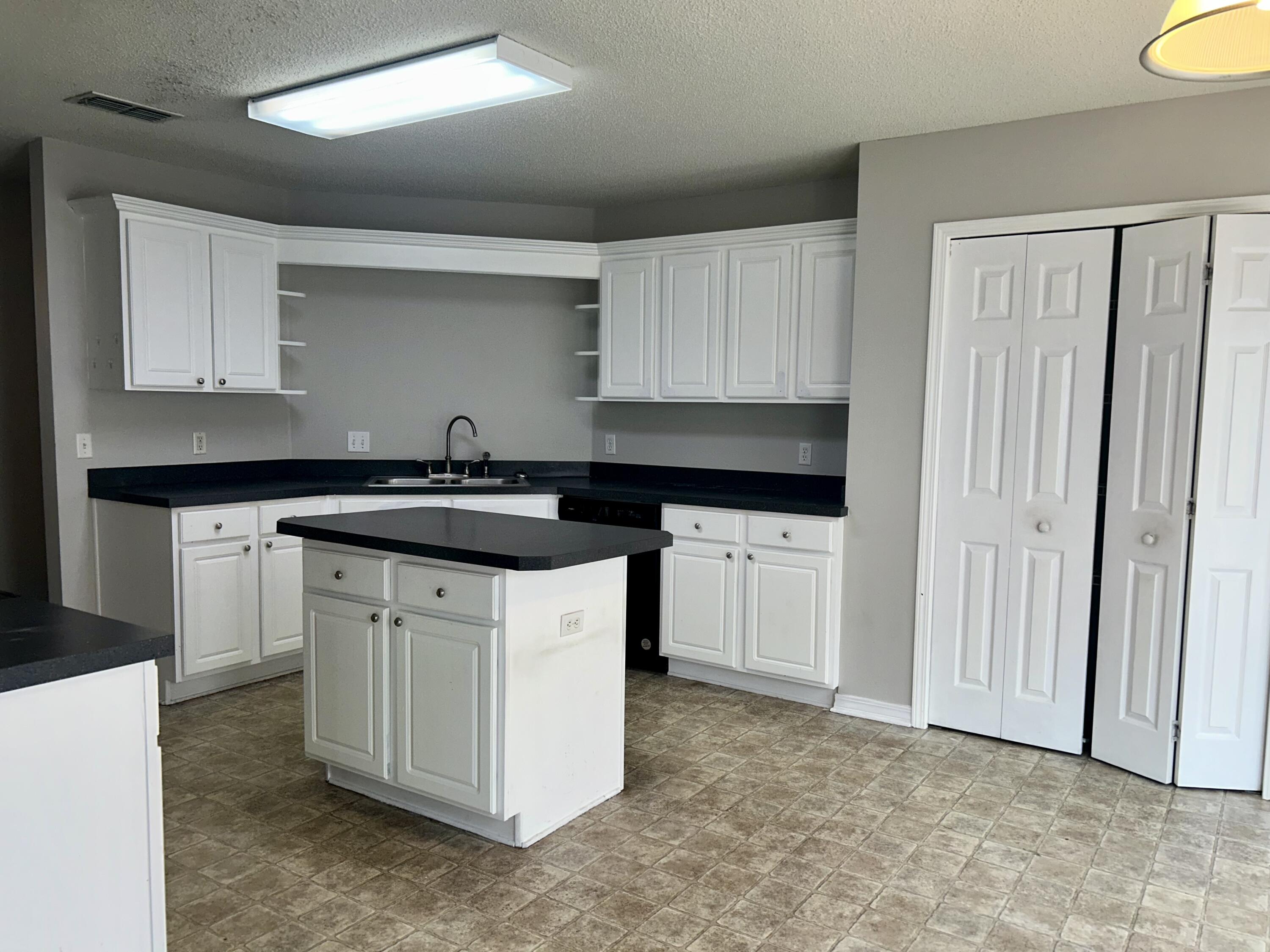 COUNTRYVIEW ESTATES 10TH ADDN - Residential Lease