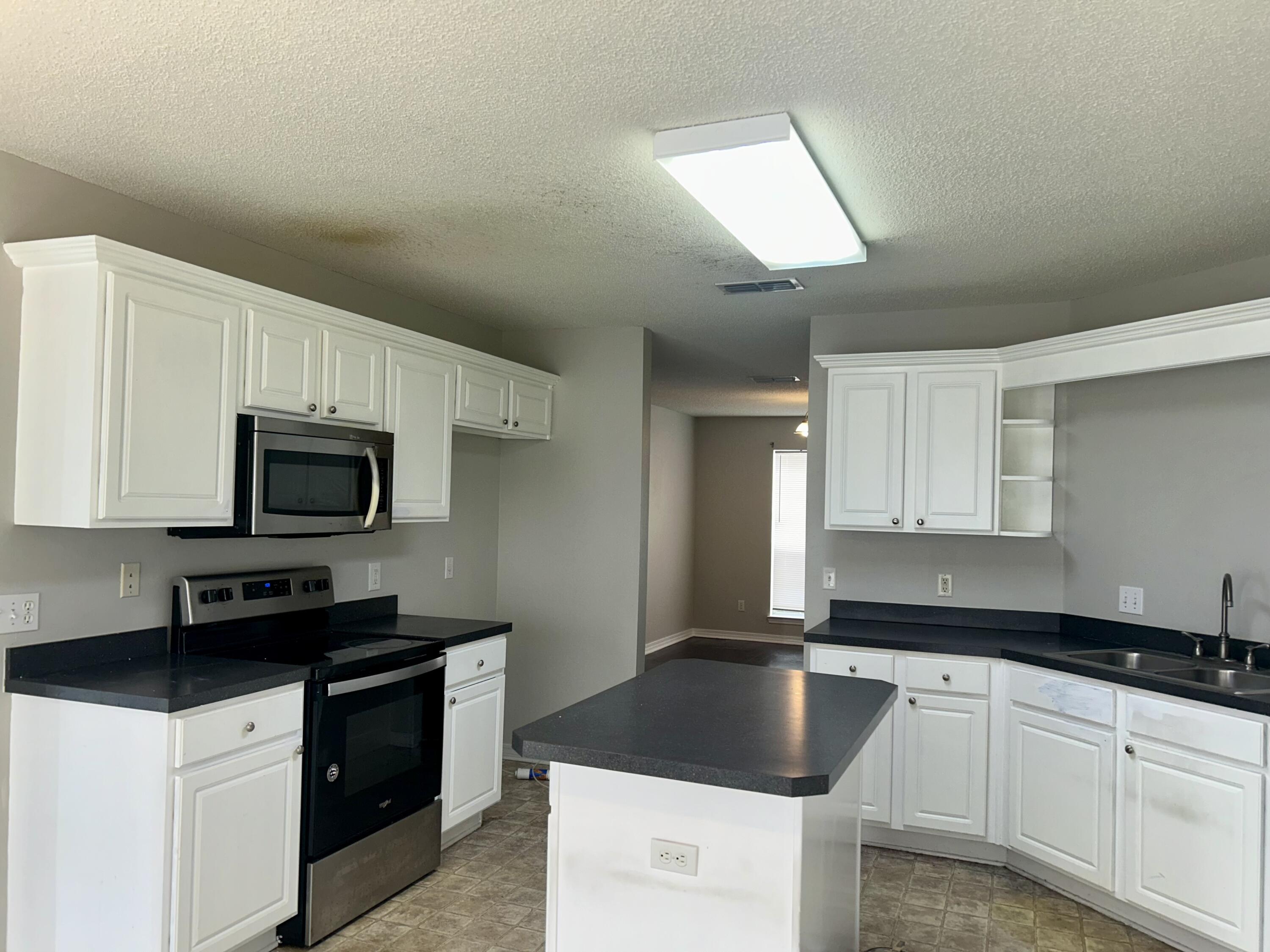 COUNTRYVIEW ESTATES 10TH ADDN - Residential Lease