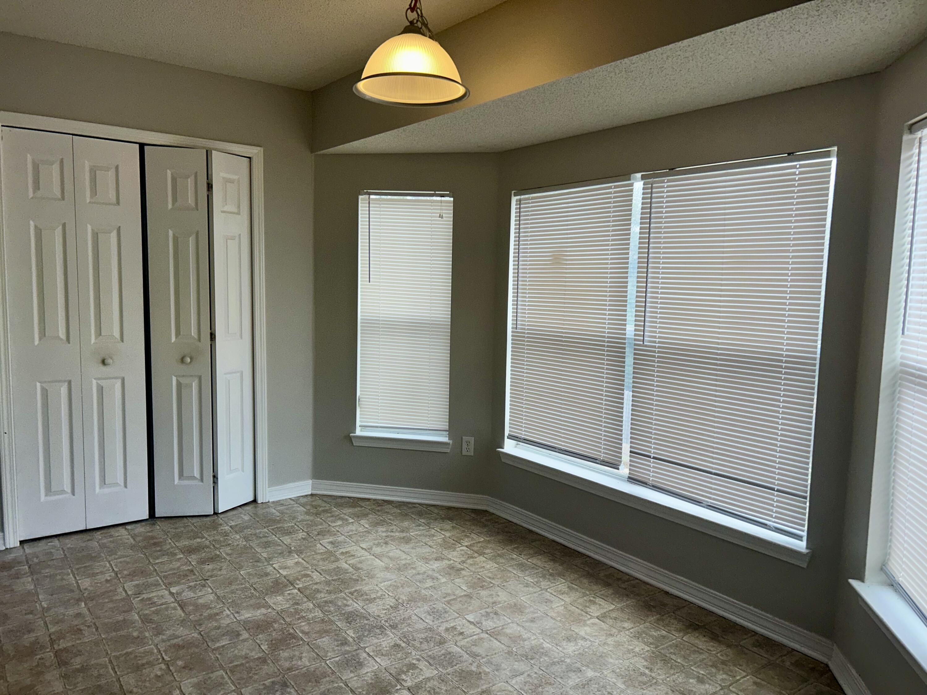 COUNTRYVIEW ESTATES 10TH ADDN - Residential Lease