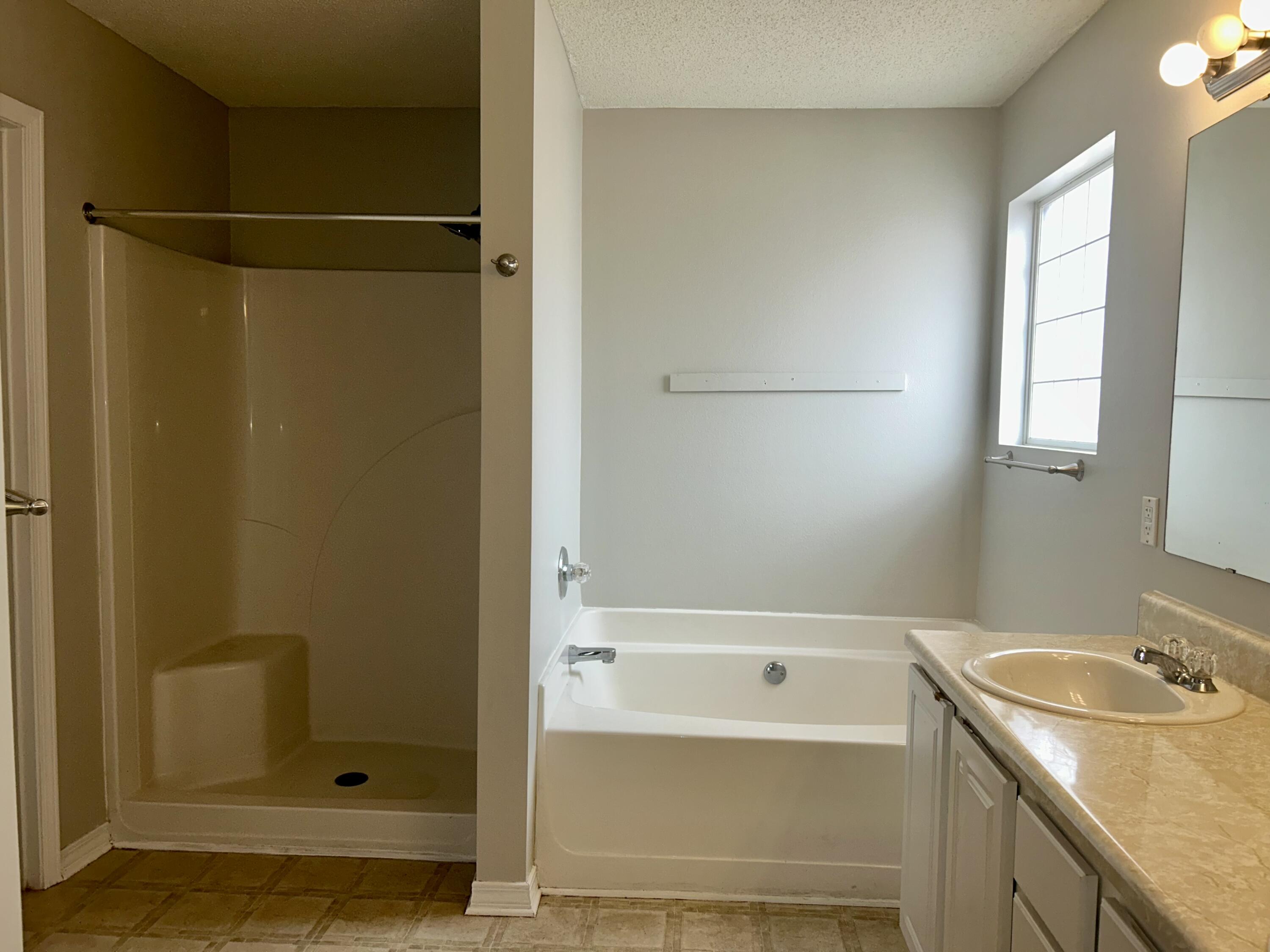 COUNTRYVIEW ESTATES 10TH ADDN - Residential Lease