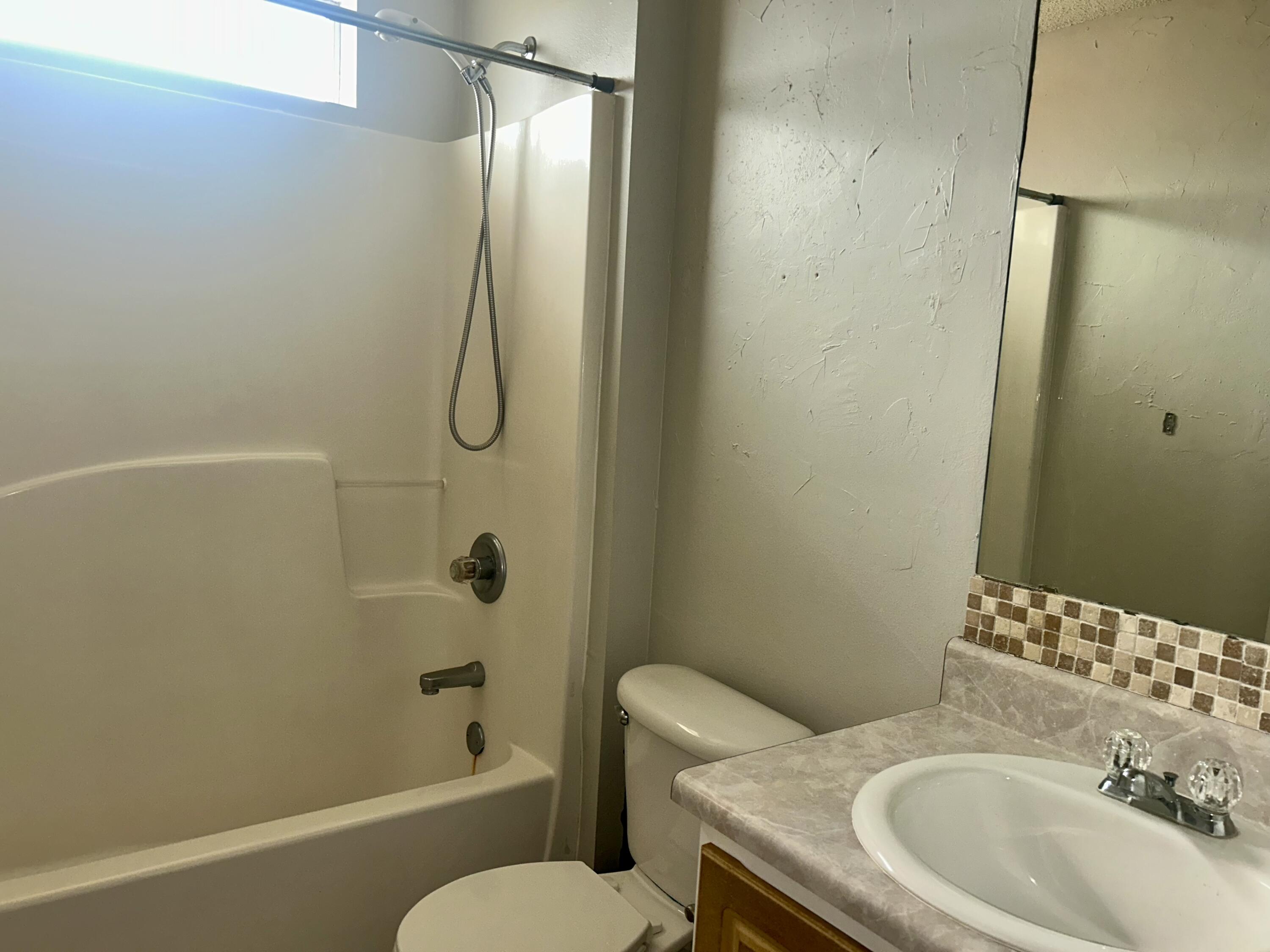 COUNTRYVIEW ESTATES 10TH ADDN - Residential Lease