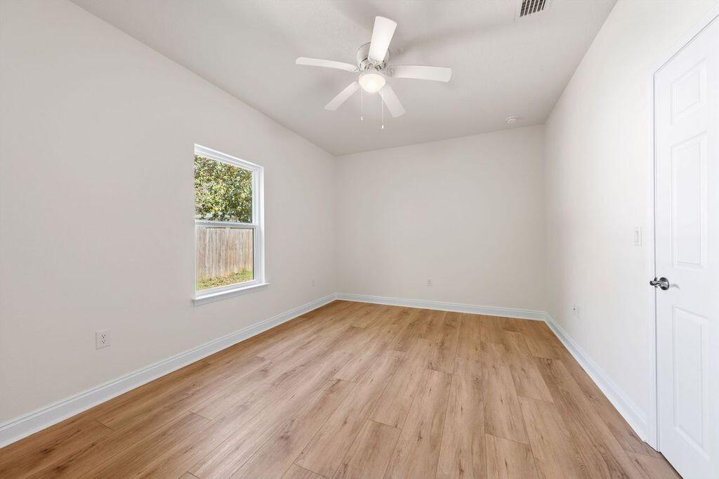 QUIET OAKS - Residential