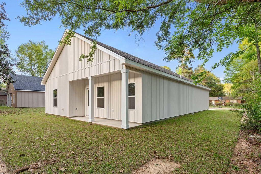 QUIET OAKS - Residential