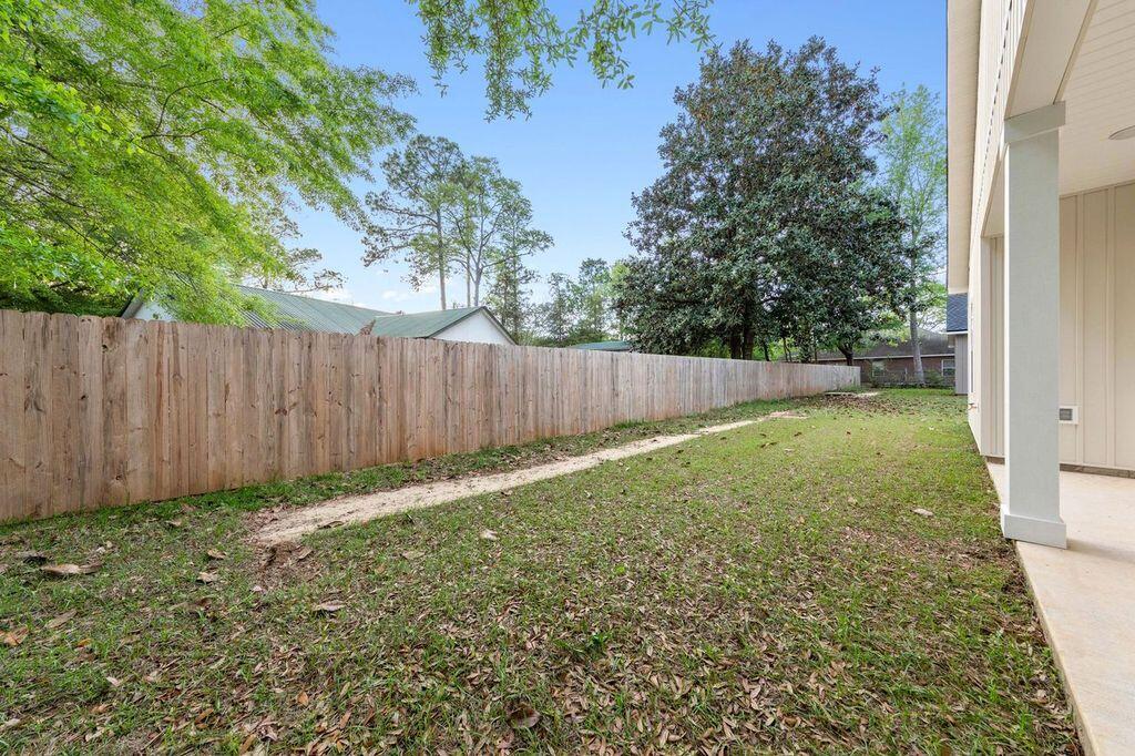 QUIET OAKS - Residential