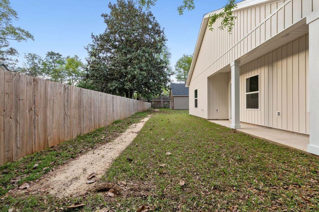 QUIET OAKS - Residential