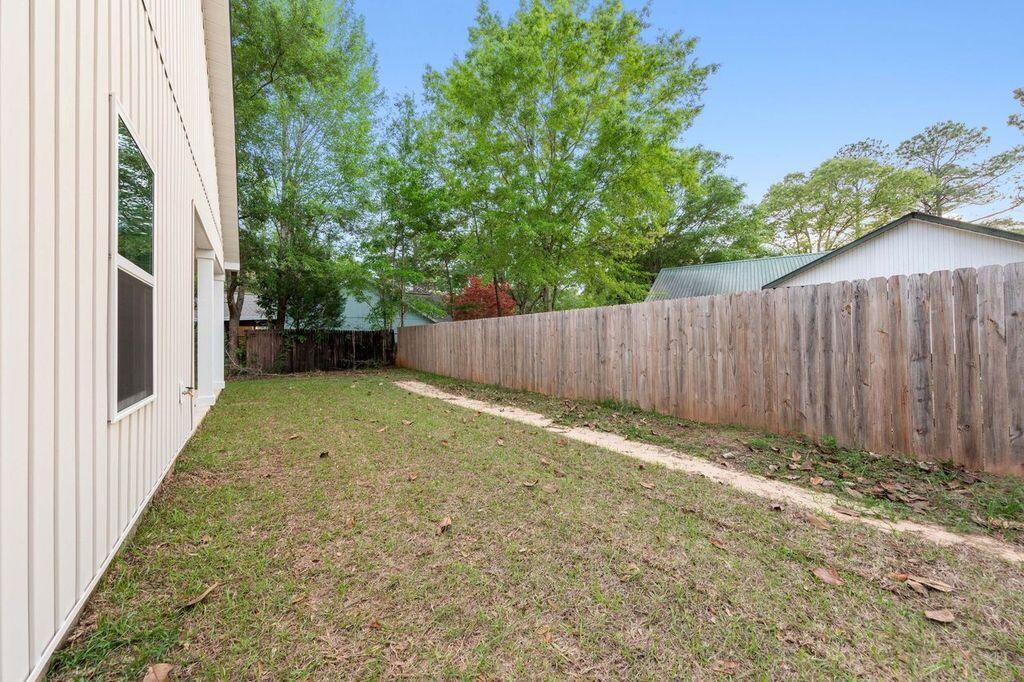 QUIET OAKS - Residential