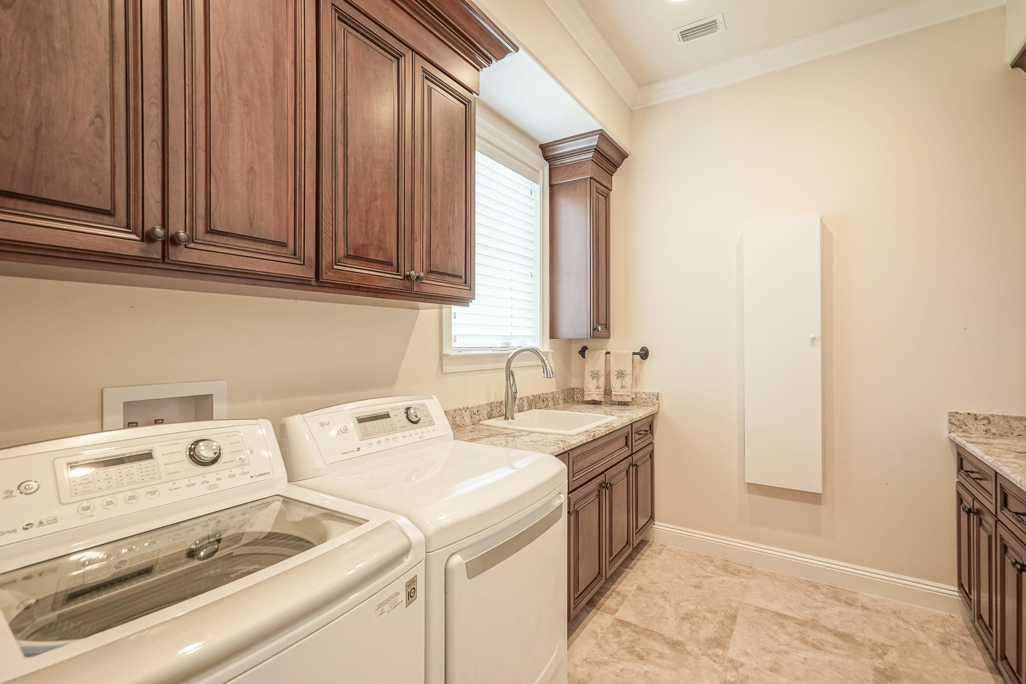 BURNT PINE - Residential