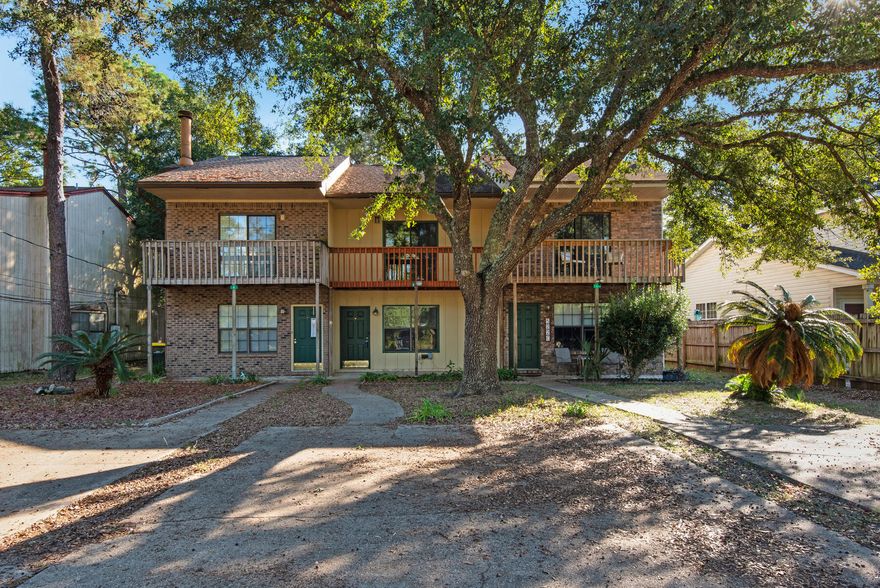 Newly remodeled 2 Bedroom, 2.5 Bathroom Townhome  centrally located in FWB.  Property is close to all three bases, and has golf course views.