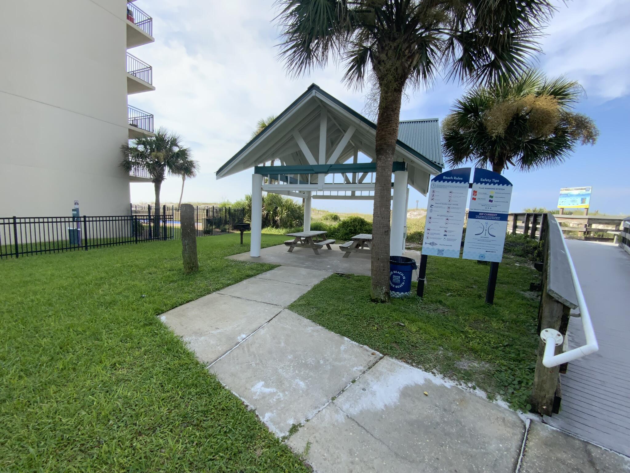 ISLANDWOOD CONDO - Residential