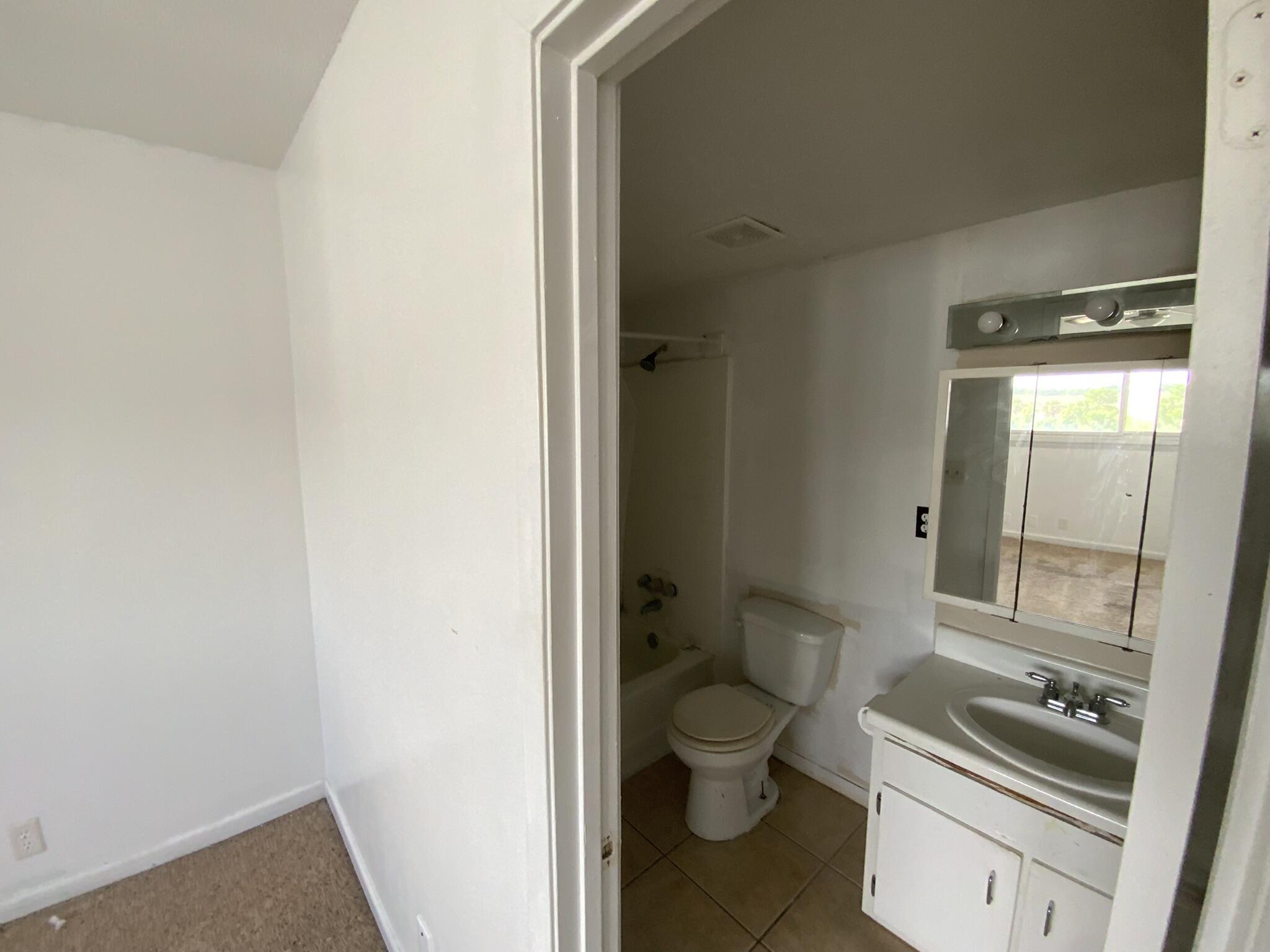 ISLANDWOOD CONDO - Residential