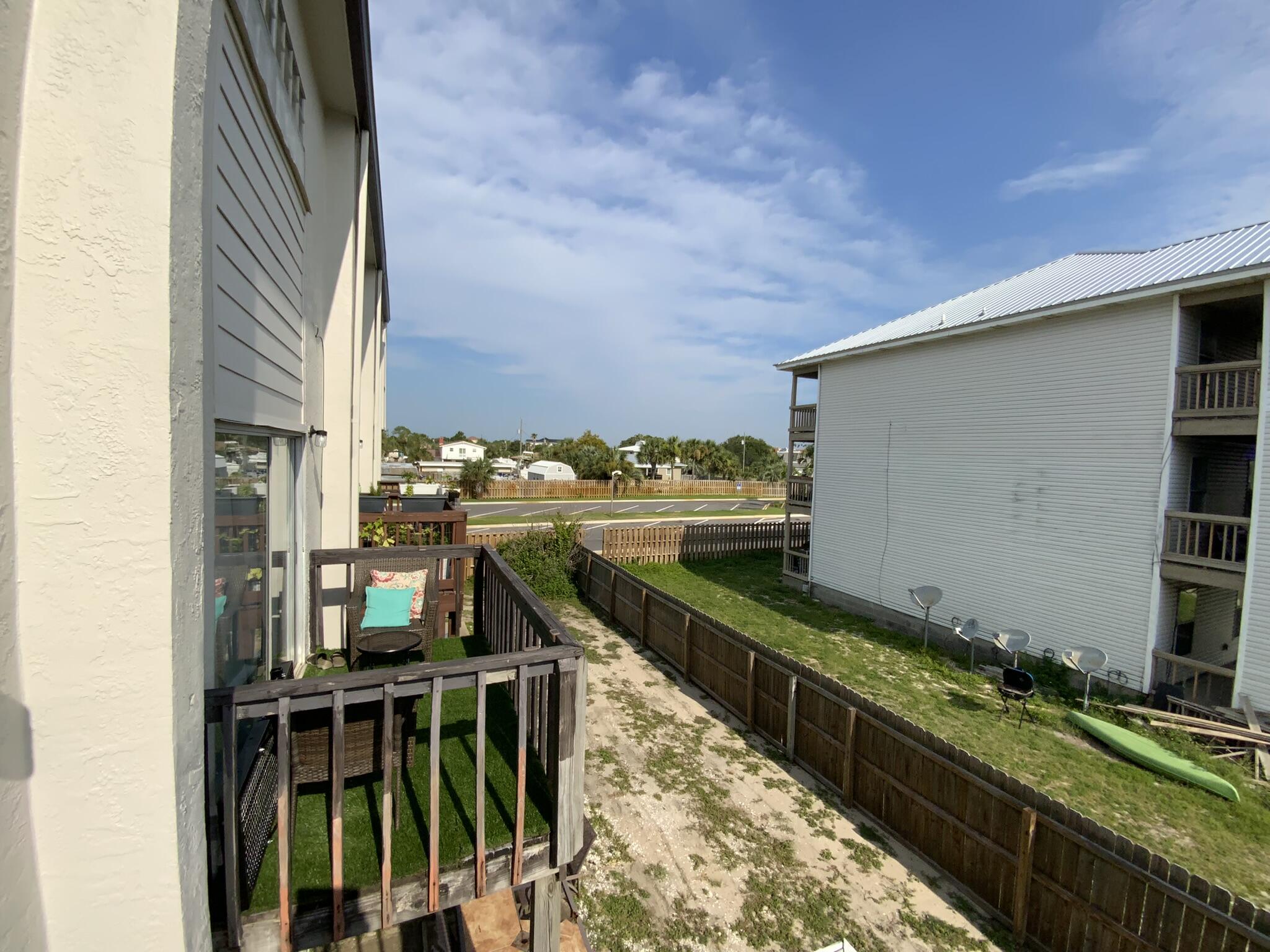 ISLANDWOOD CONDO - Residential