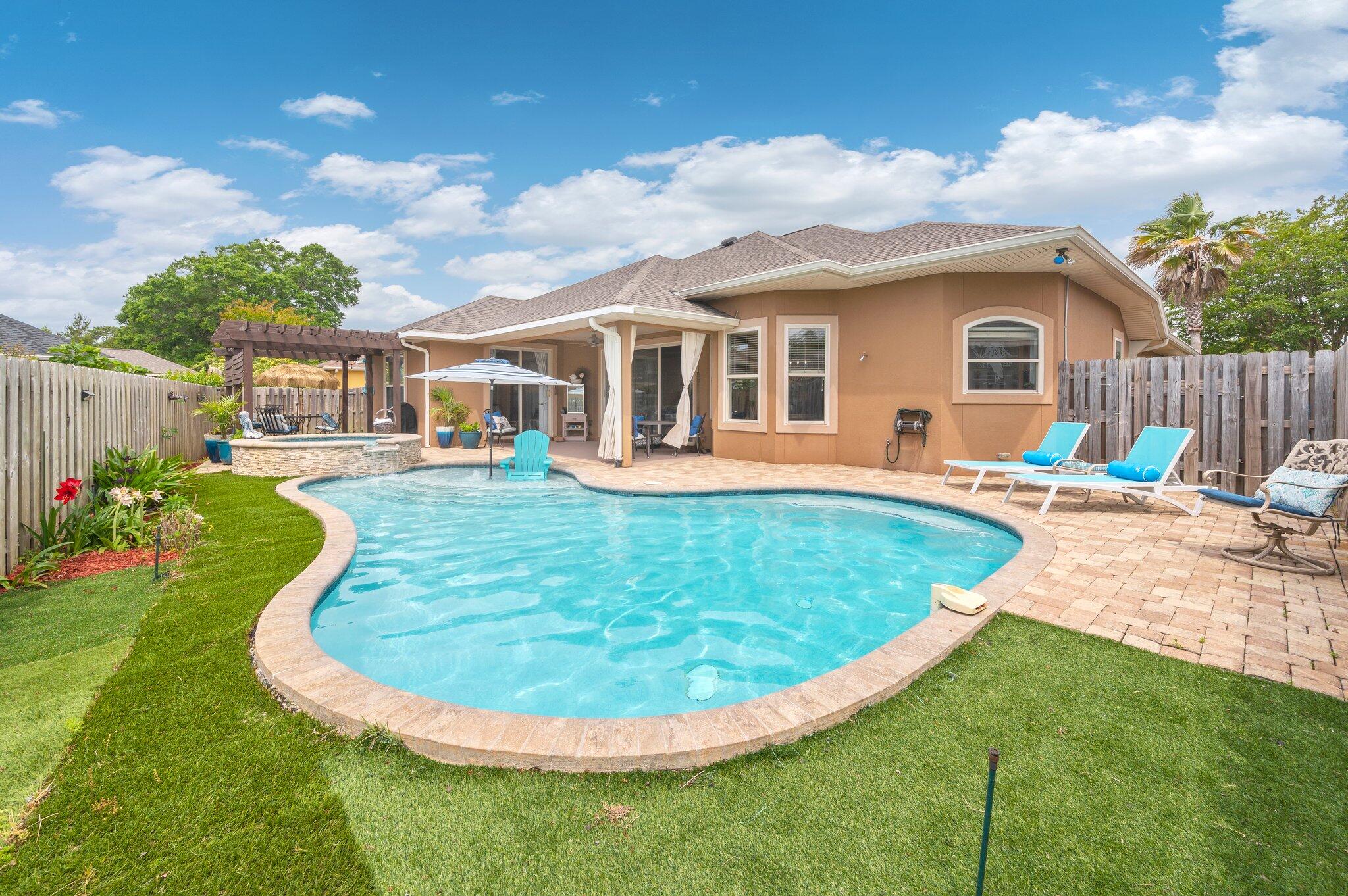 CHARDONNAY ESTATES - Residential