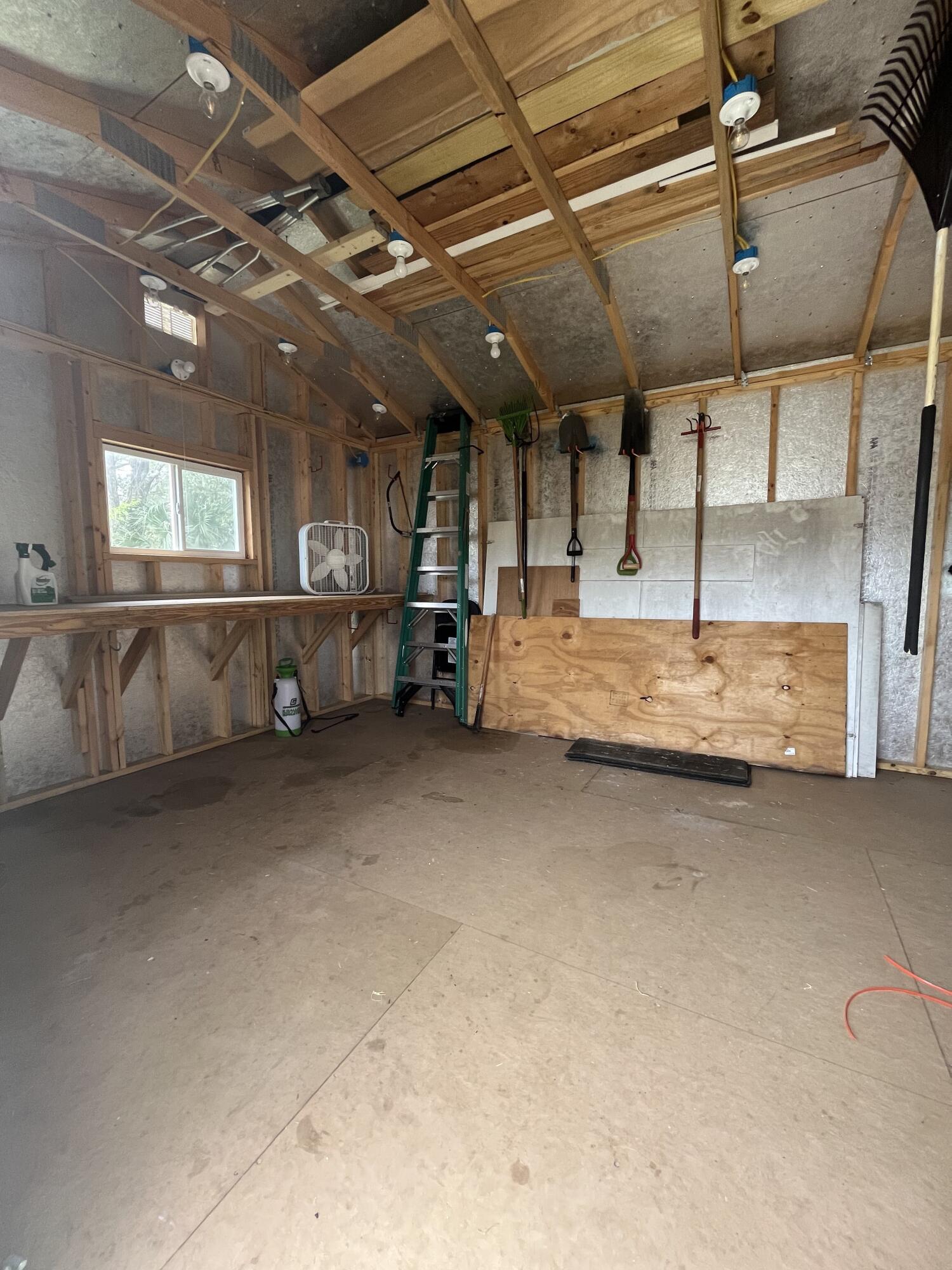 ELLIOTTS POINT 10TH ADDN - Residential Lease