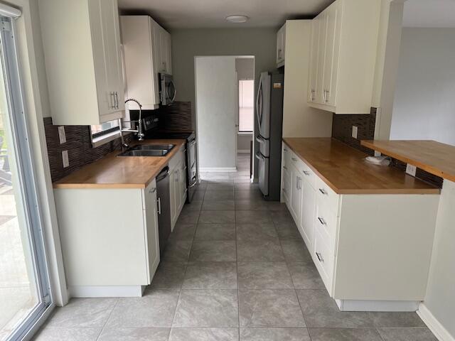 ELLIOTTS POINT 10TH ADDN - Residential Lease