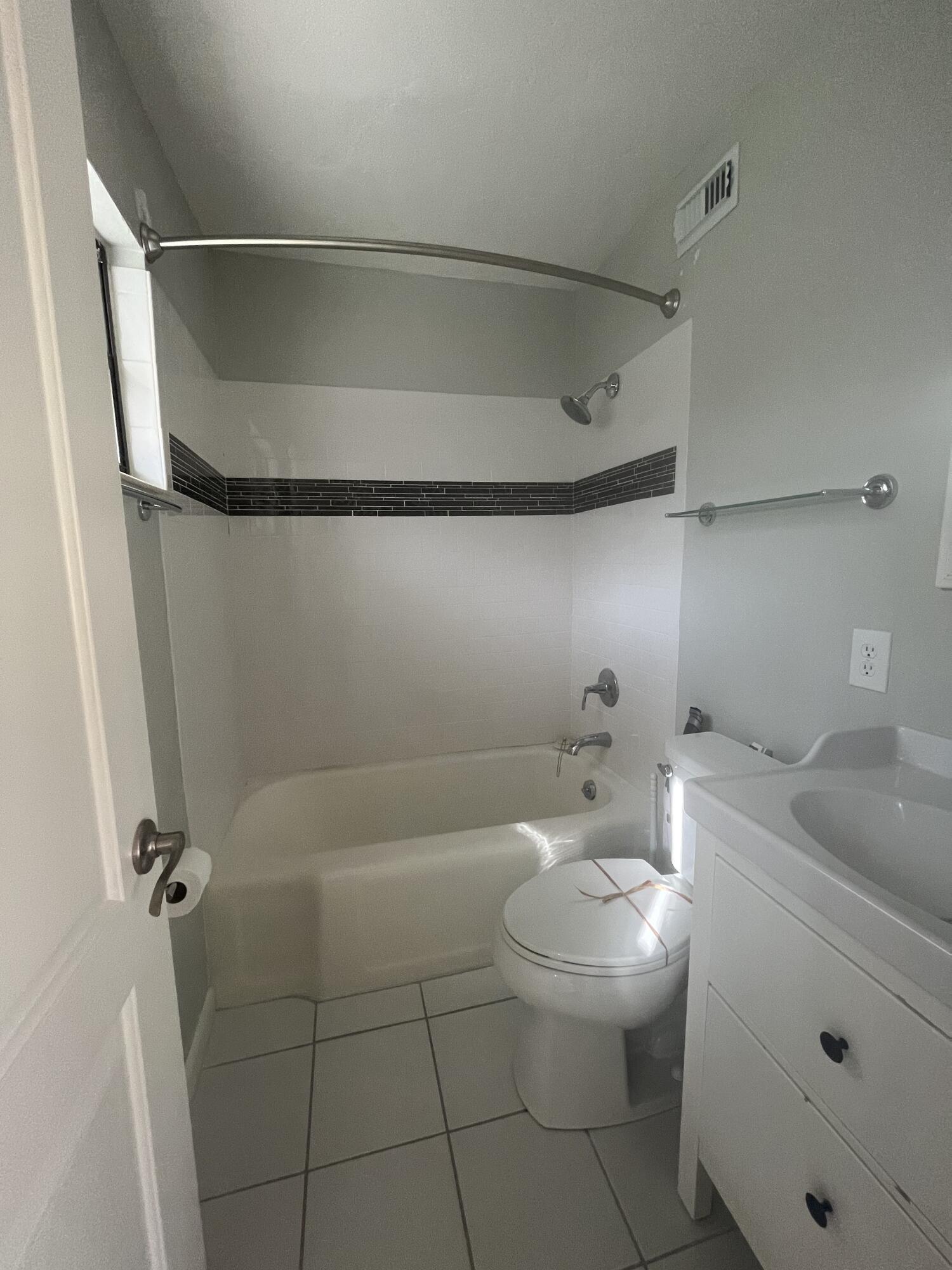 ELLIOTTS POINT 10TH ADDN - Residential Lease