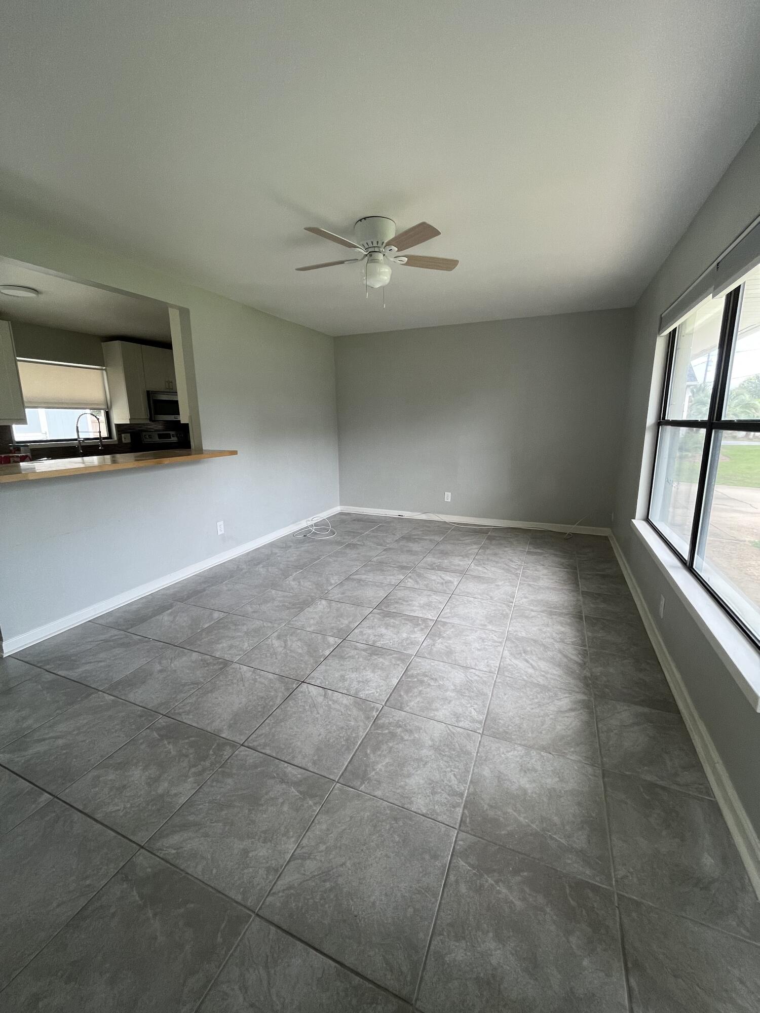 ELLIOTTS POINT 10TH ADDN - Residential Lease