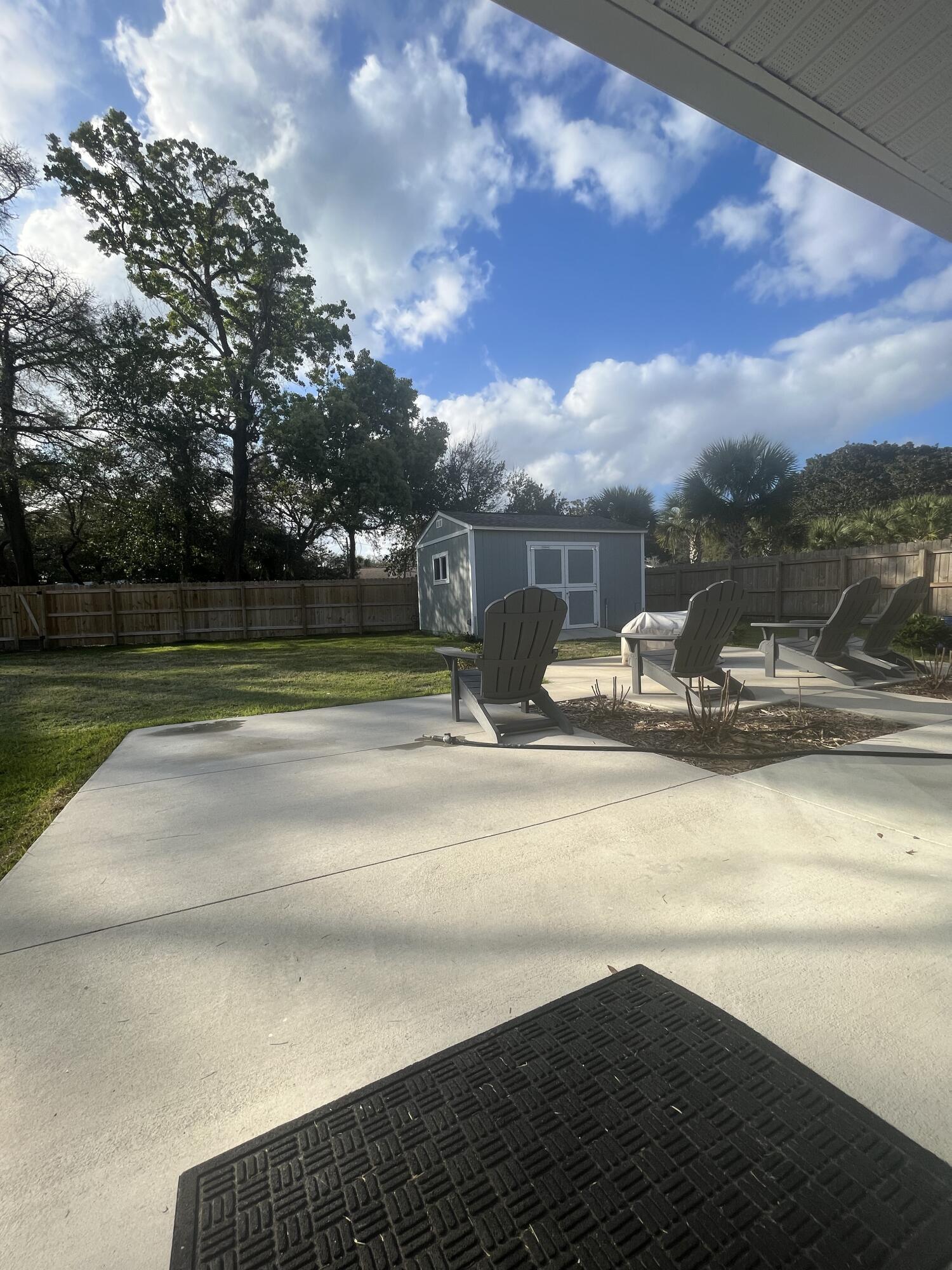 ELLIOTTS POINT 10TH ADDN - Residential Lease