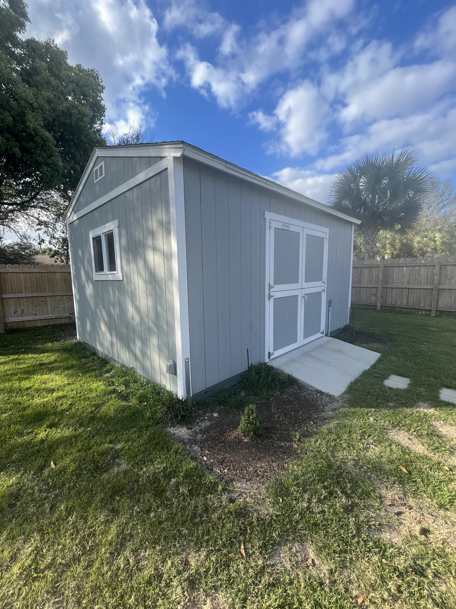 ELLIOTTS POINT 10TH ADDN - Residential Lease