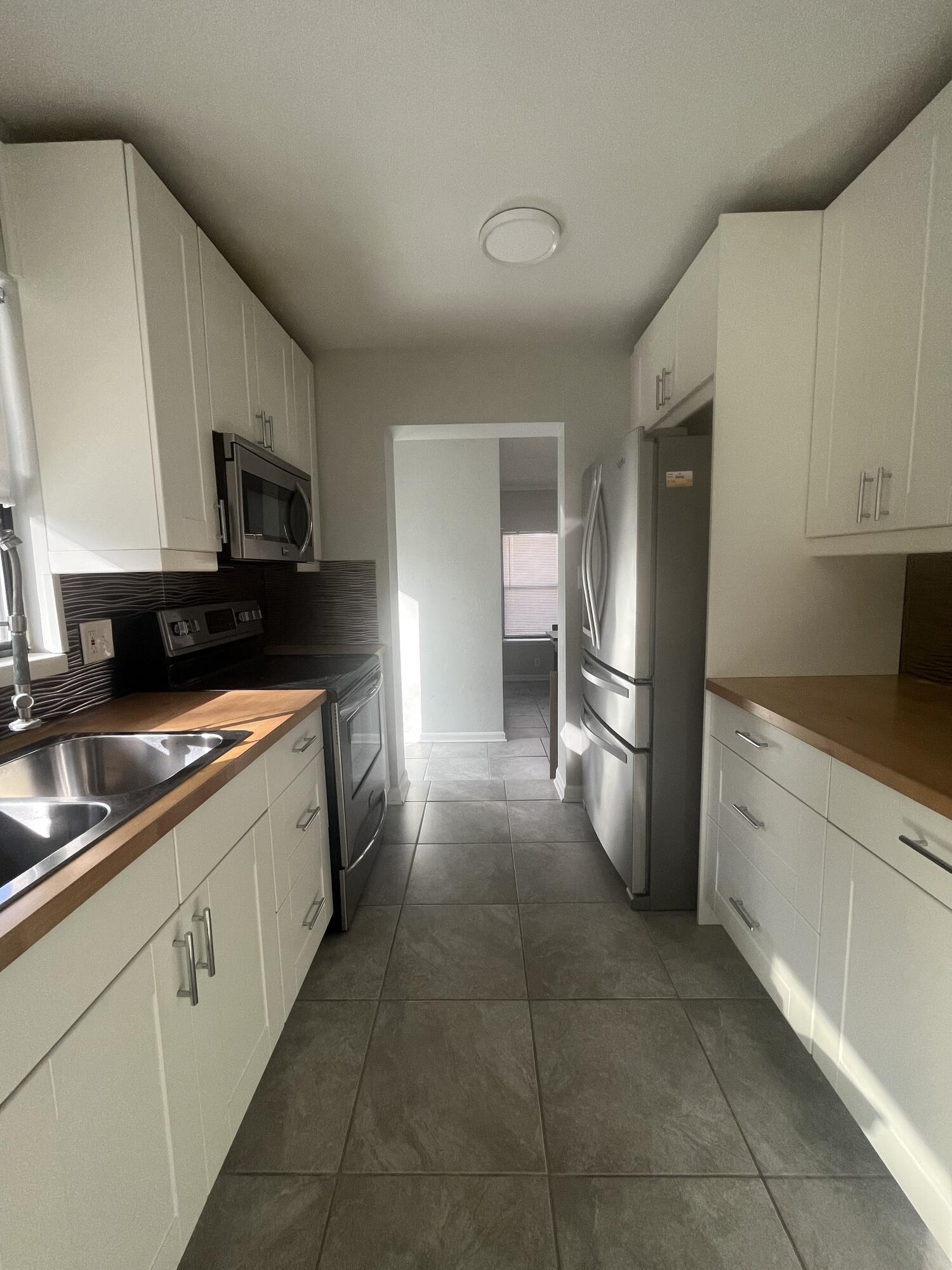 ELLIOTTS POINT 10TH ADDN - Residential Lease