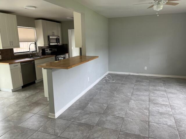 ELLIOTTS POINT 10TH ADDN - Residential Lease