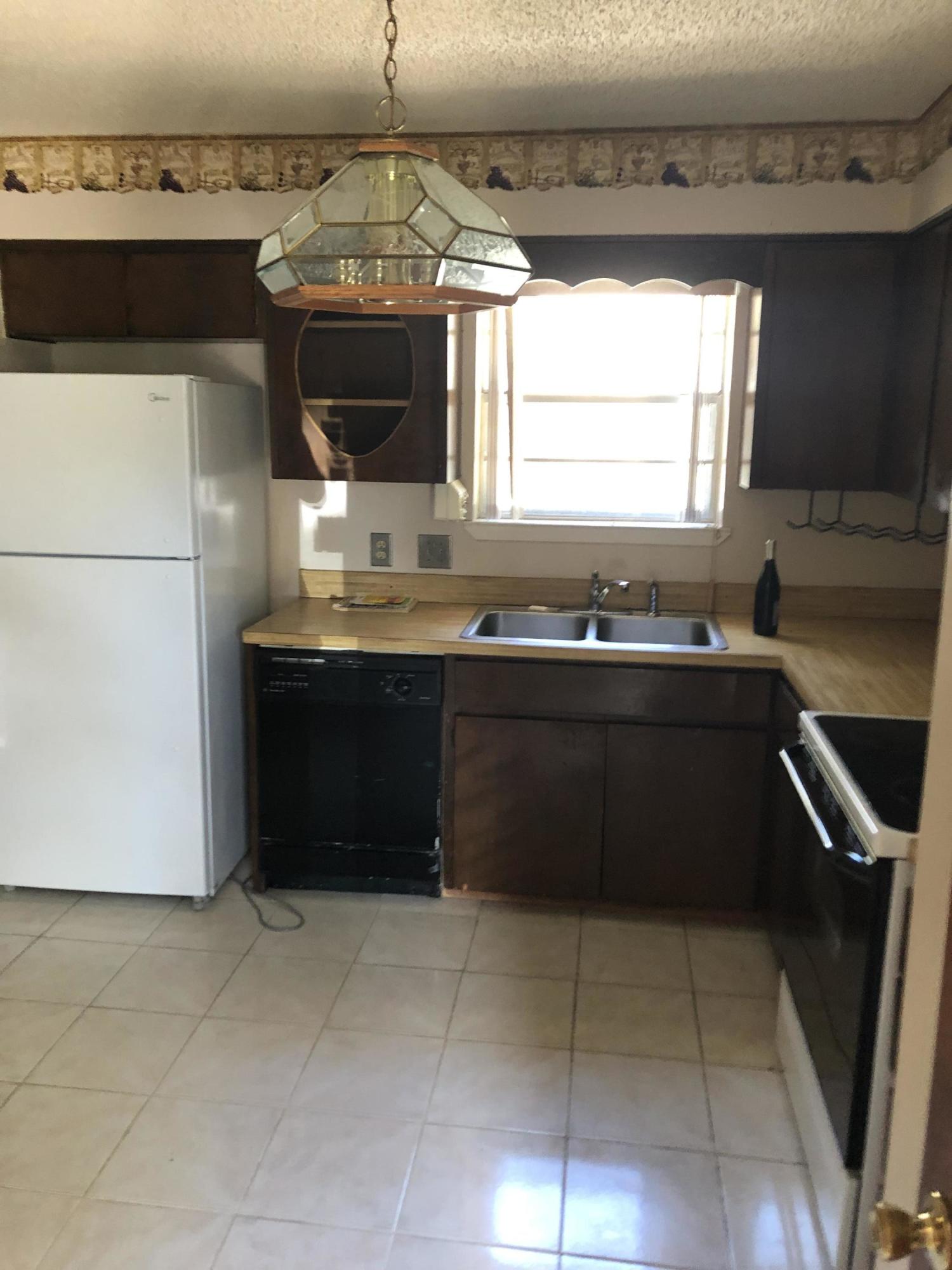 OAKRIDGE MANOR - Residential