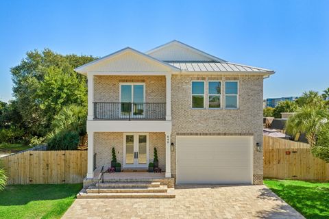 Photo of 848 Tropic Avenue, Fort Walton Beach, FL 32548 (MLS # 989918)