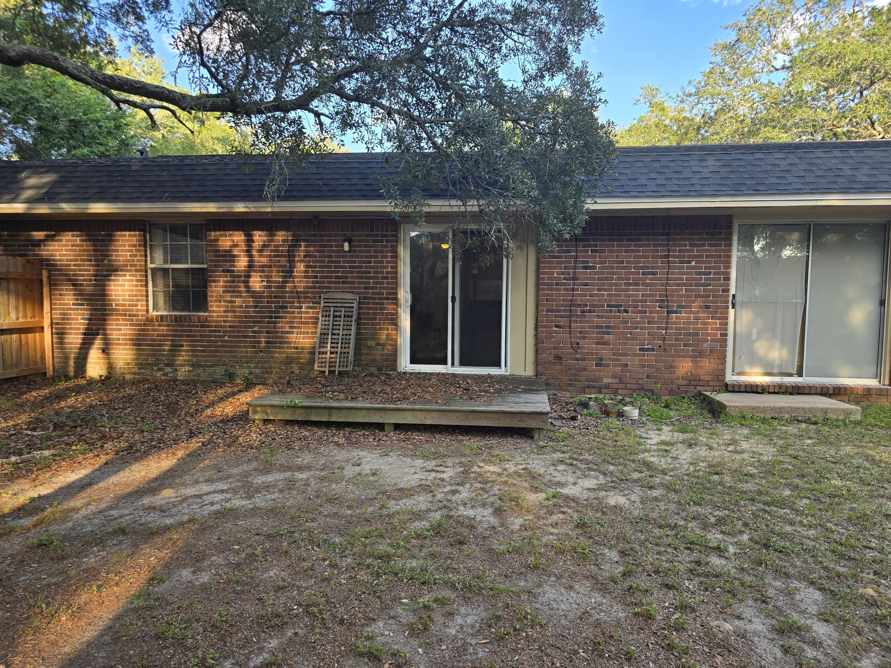 PORT DIXIE - Residential Lease
