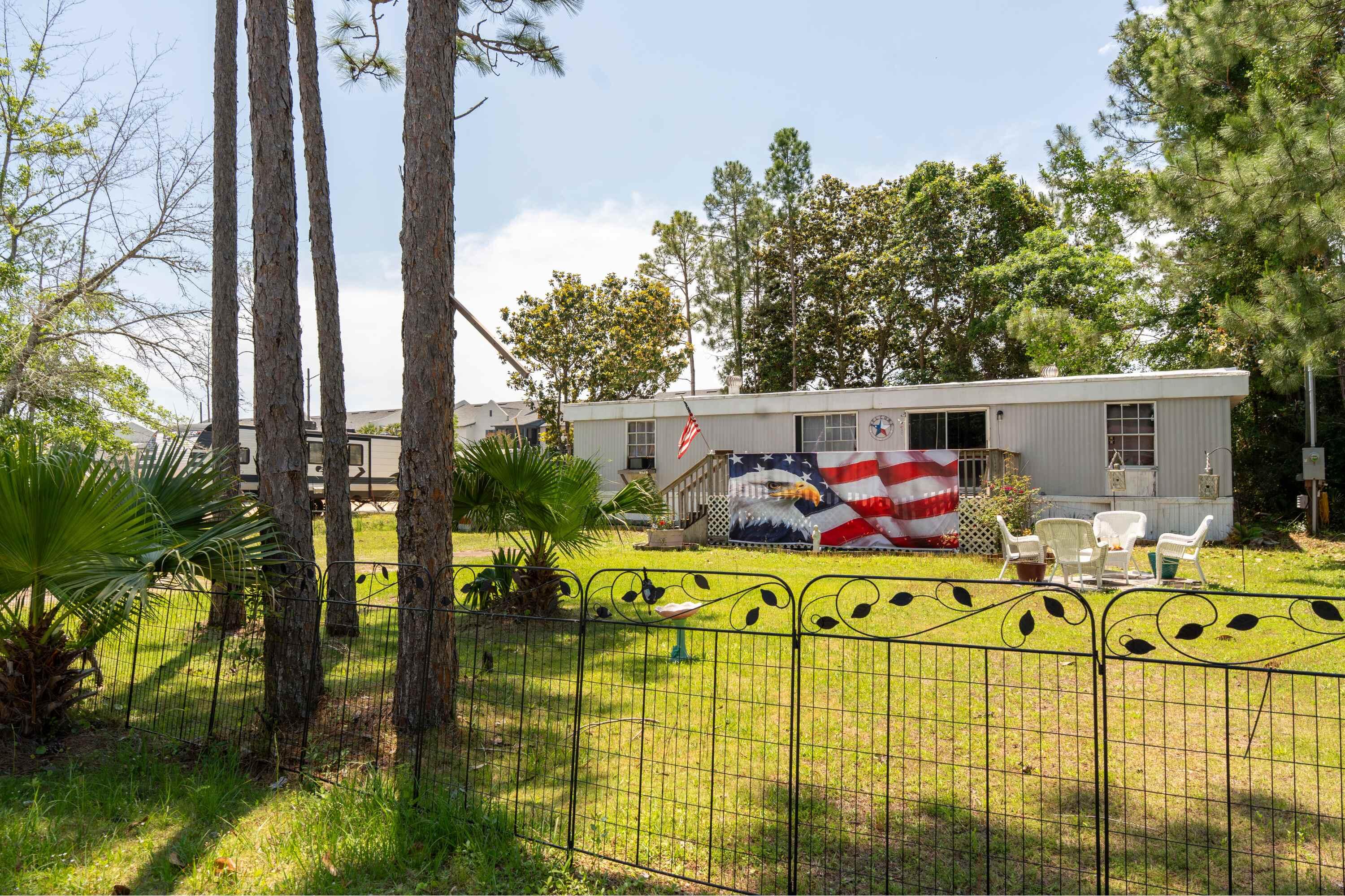 203 Nuit Lane