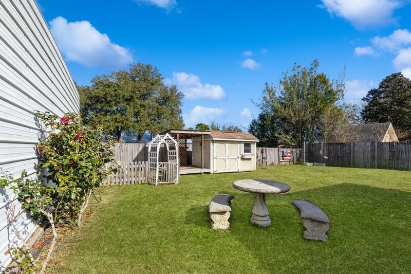 COUNTRYVIEW EST - Residential