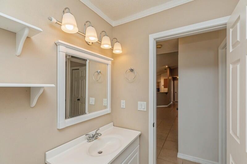 COUNTRYVIEW EST - Residential