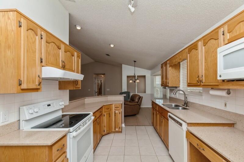 COUNTRYVIEW EST - Residential