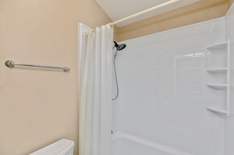 COUNTRYVIEW EST - Residential