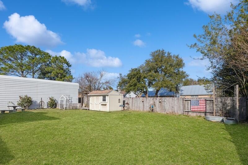 COUNTRYVIEW EST - Residential