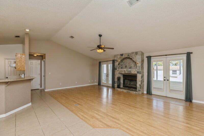 COUNTRYVIEW EST - Residential