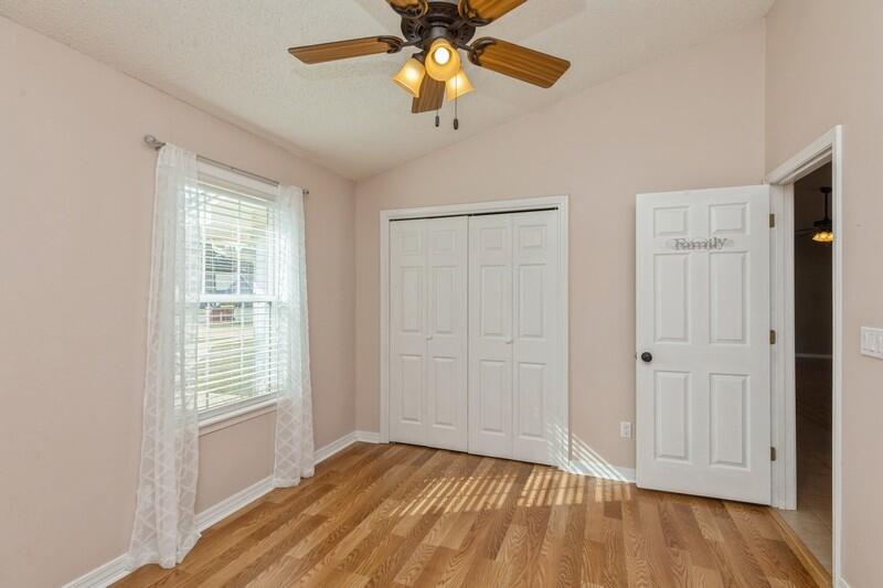 COUNTRYVIEW EST - Residential