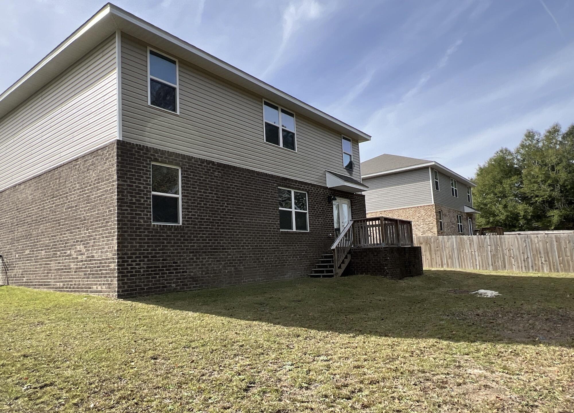 LAKERIDGE EST - Residential