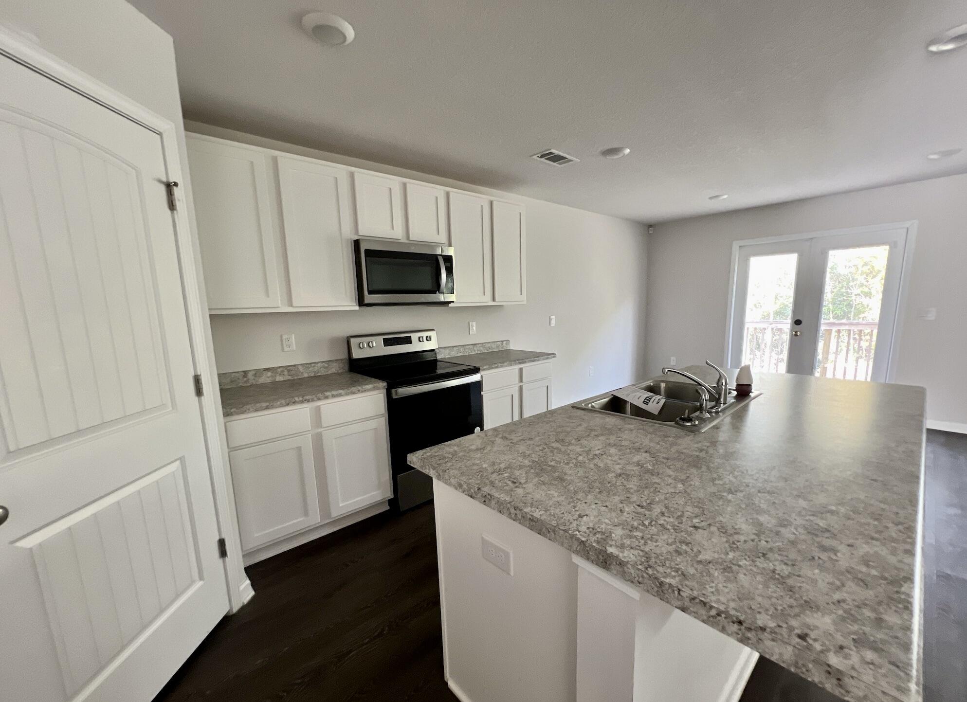 LAKERIDGE EST - Residential