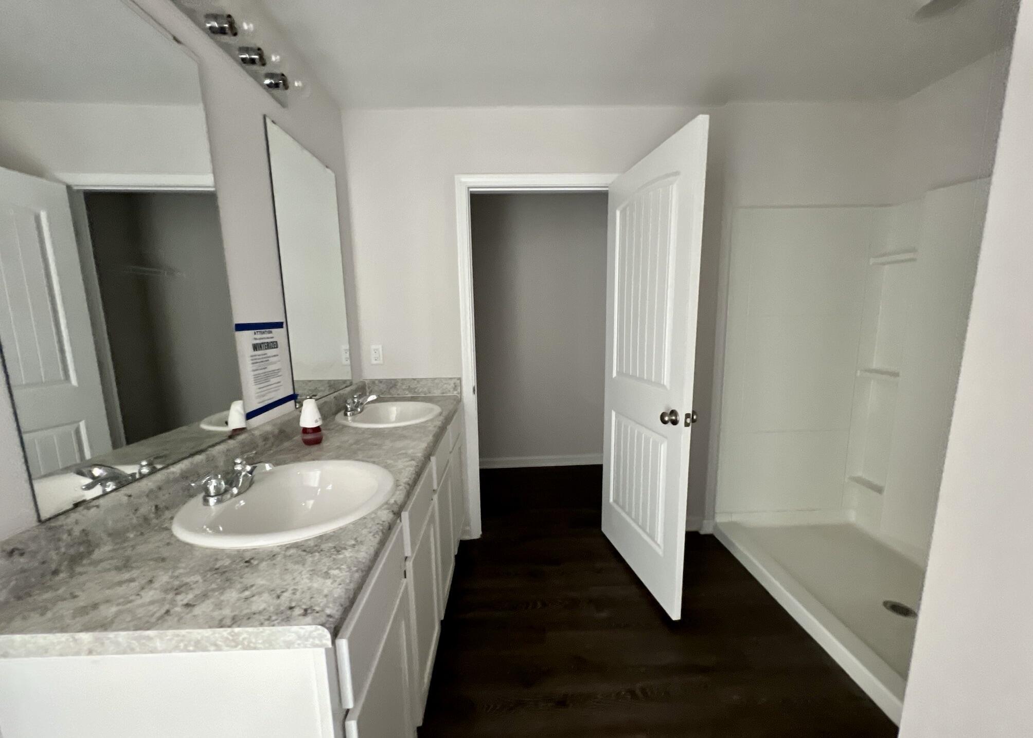 LAKERIDGE EST - Residential