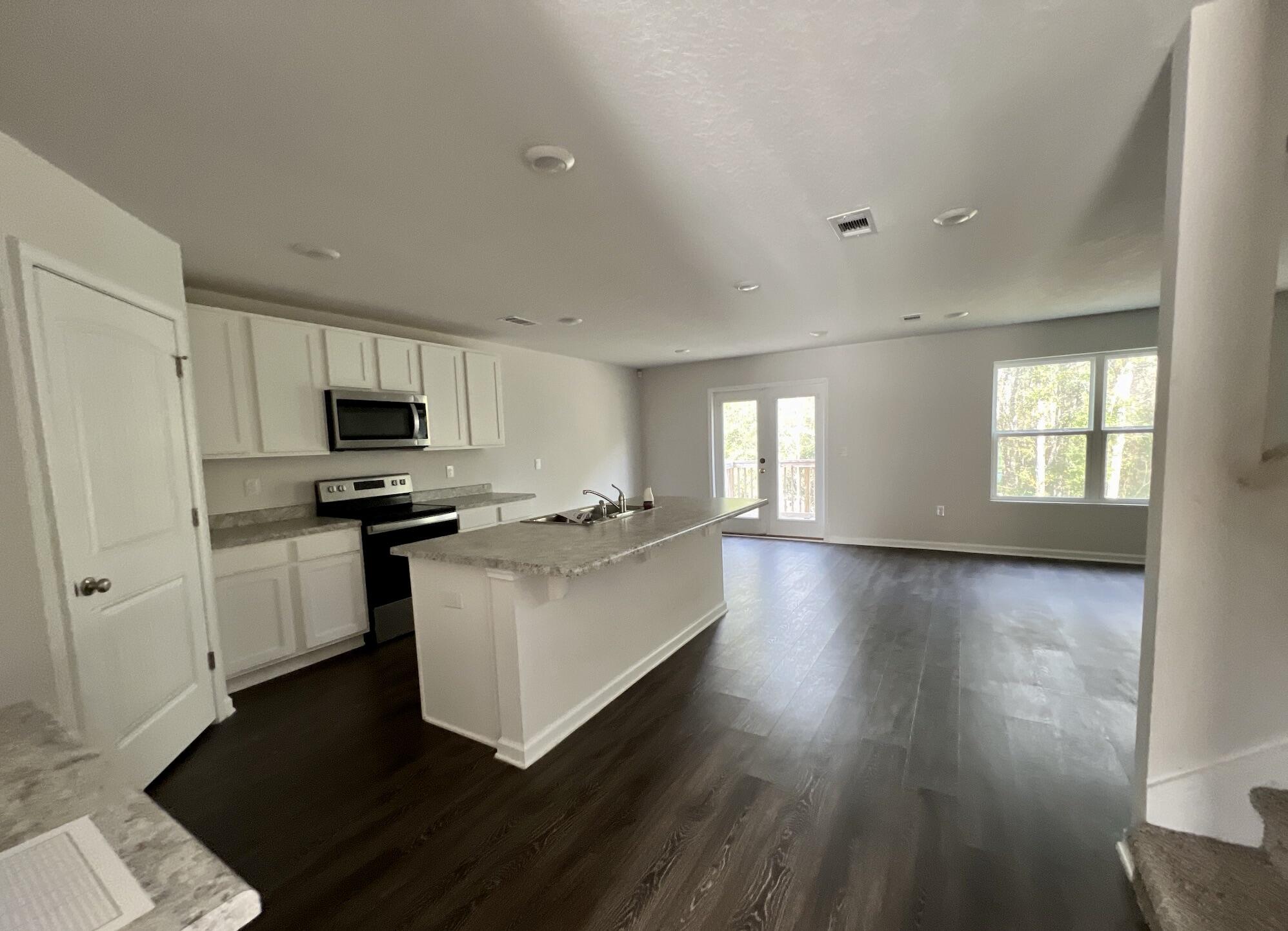 LAKERIDGE EST - Residential