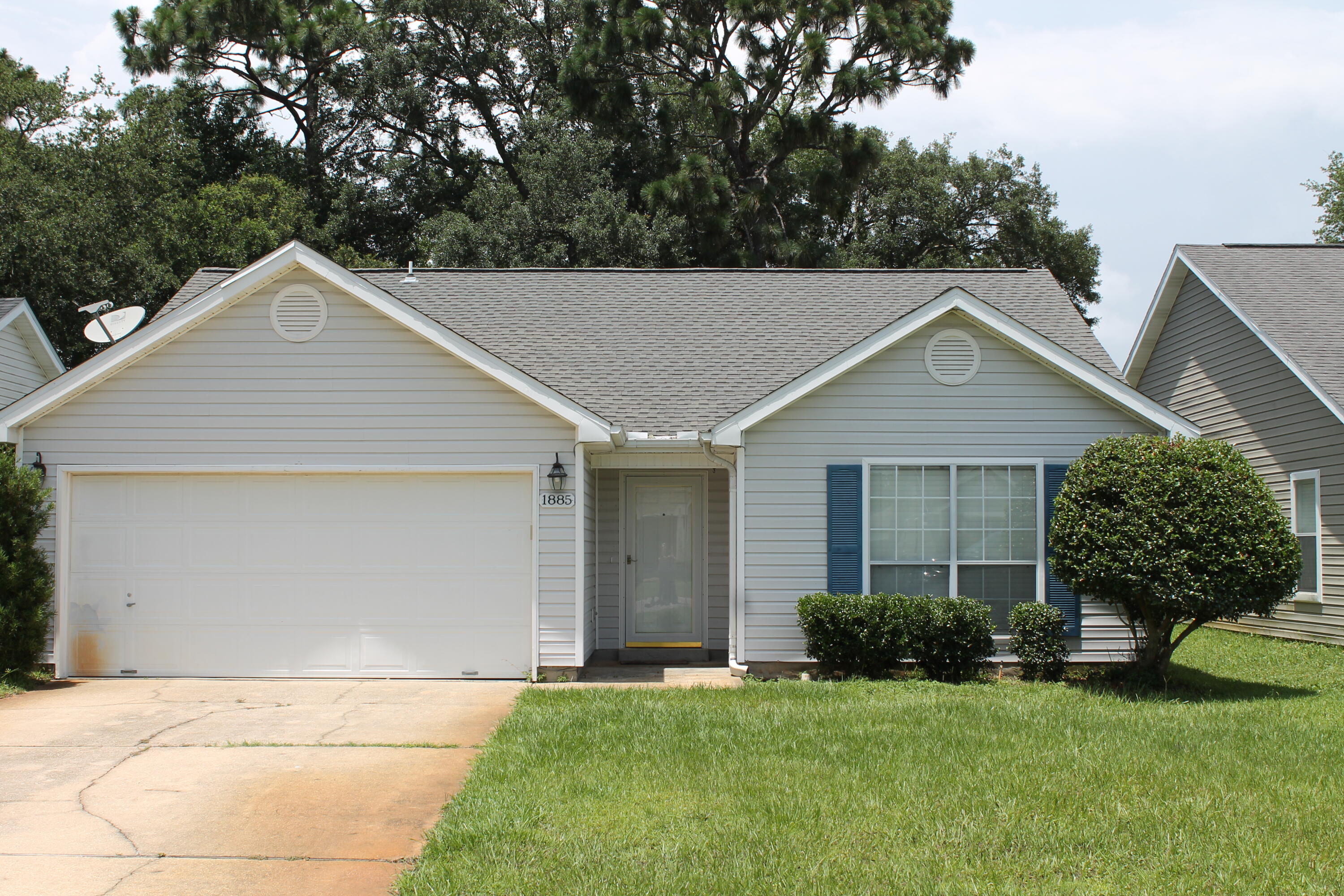 Looking for a 3 bedroom house, or an investment property in Fort Walton Beach? Then this cul de sac home will definitely check all the boxes for you. The property boasts ample kitchen cabinets, an open vaulted living room, split bedroom layout, and a screened back porch. The back yard is fully fenced with a side gate, for convenient access and storage. Within easy reachof the beaches and Hurlburt Field, this property's location is perfect for commuters and military alike. Don't miss out on viewing your new home......call for an appointment today.