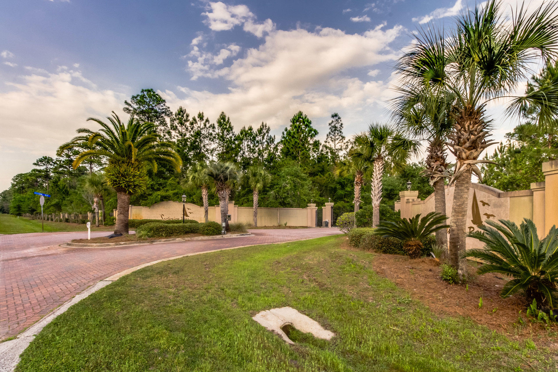 SECLUSION BAY - Land