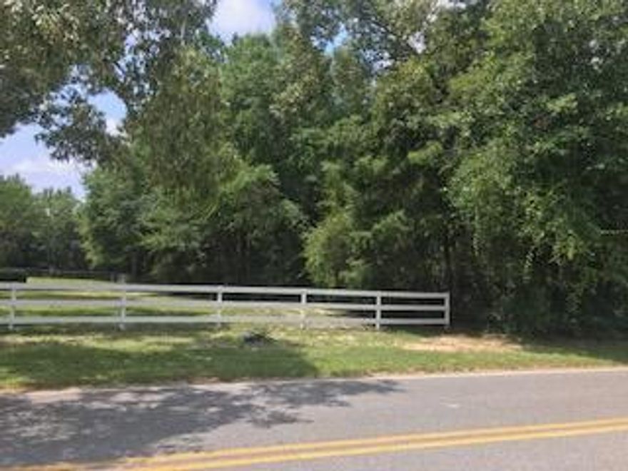 Nice one and a half acre corner lot on paved road north of Crestview. The lot is wooded and gently sloping. Great place to build a new home