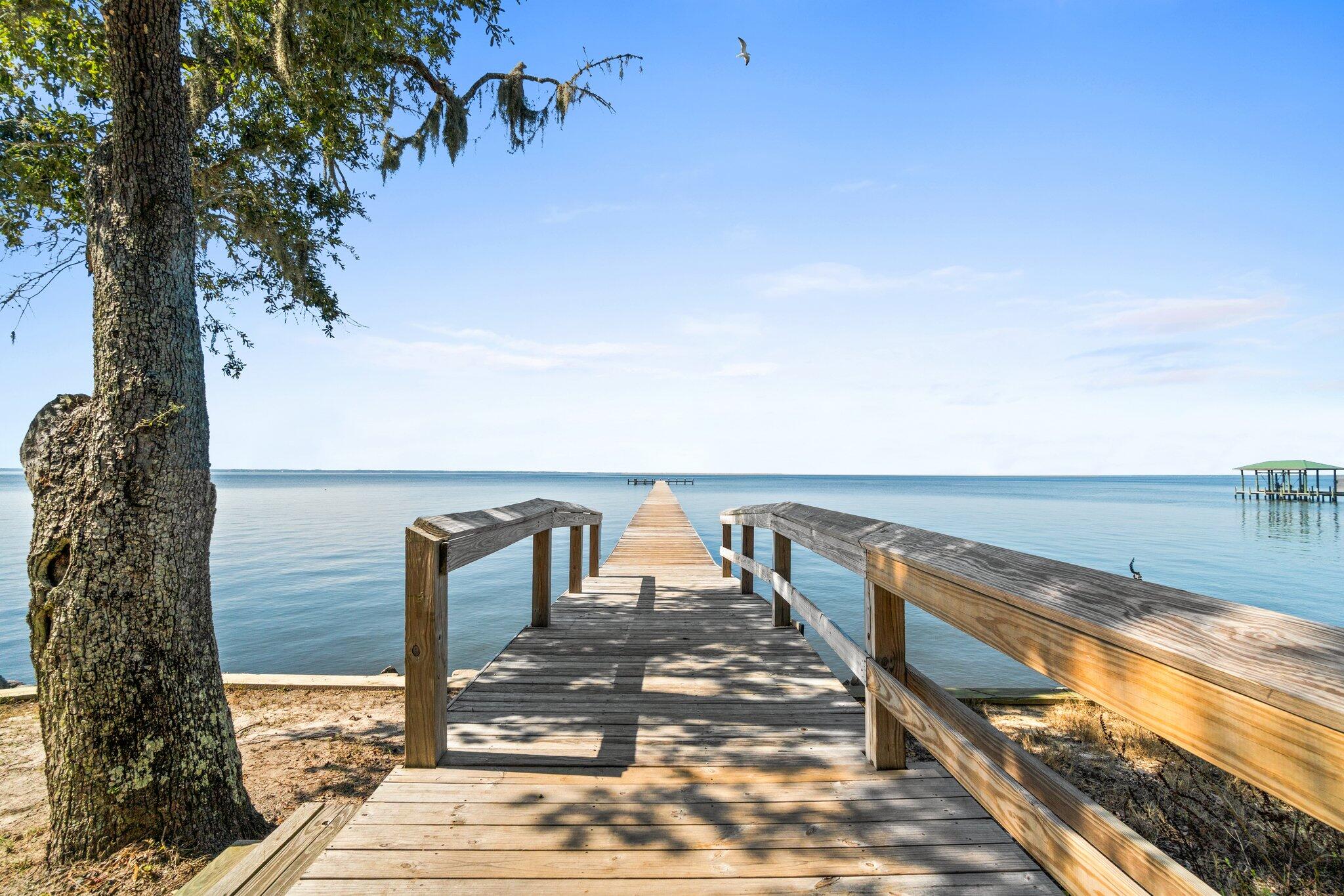 HAMMOCK BAY - Land